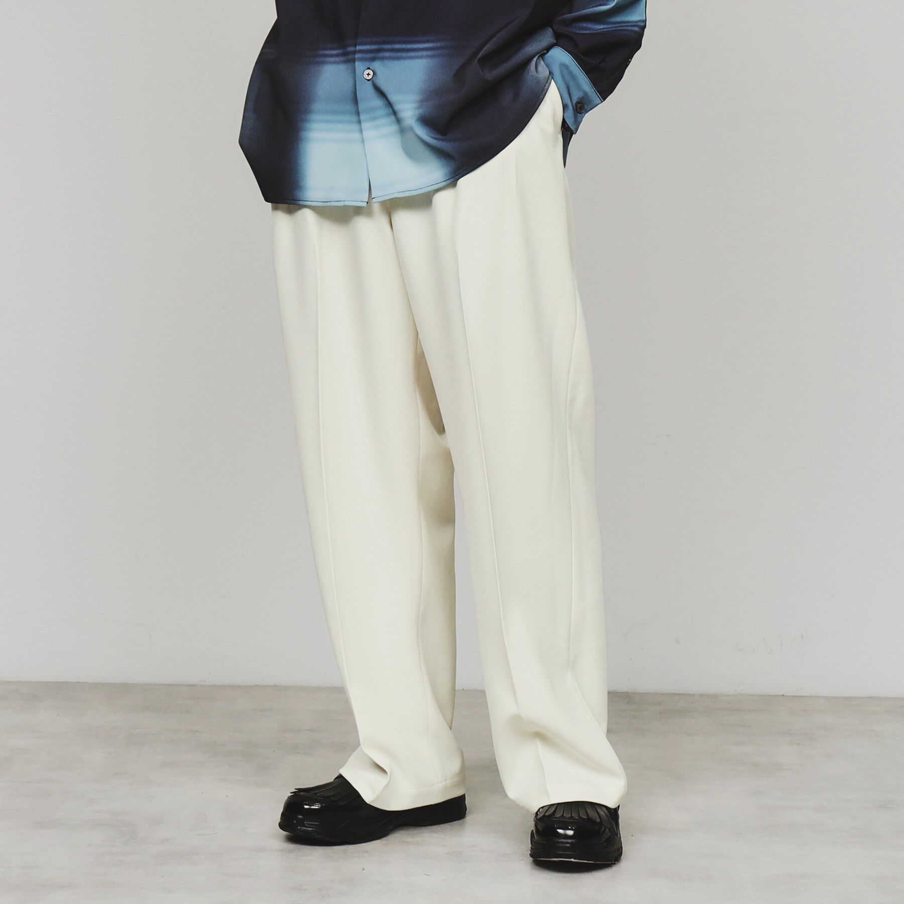 tk.TAKEO KIKUCHI「ワイドテーパードタックパンツ」|その他|オフホワイト(003