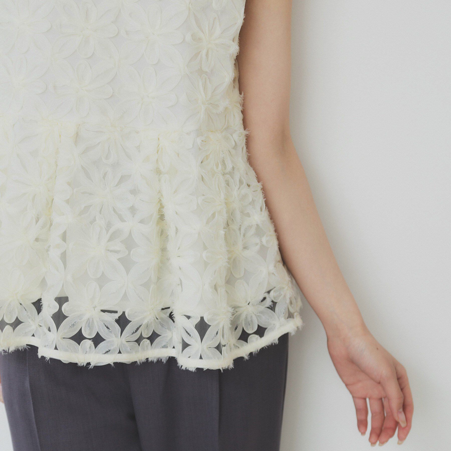 index「フラワーチュール刺繍ペプラムブラウス【洗える】」|シャツ・ブラウス|