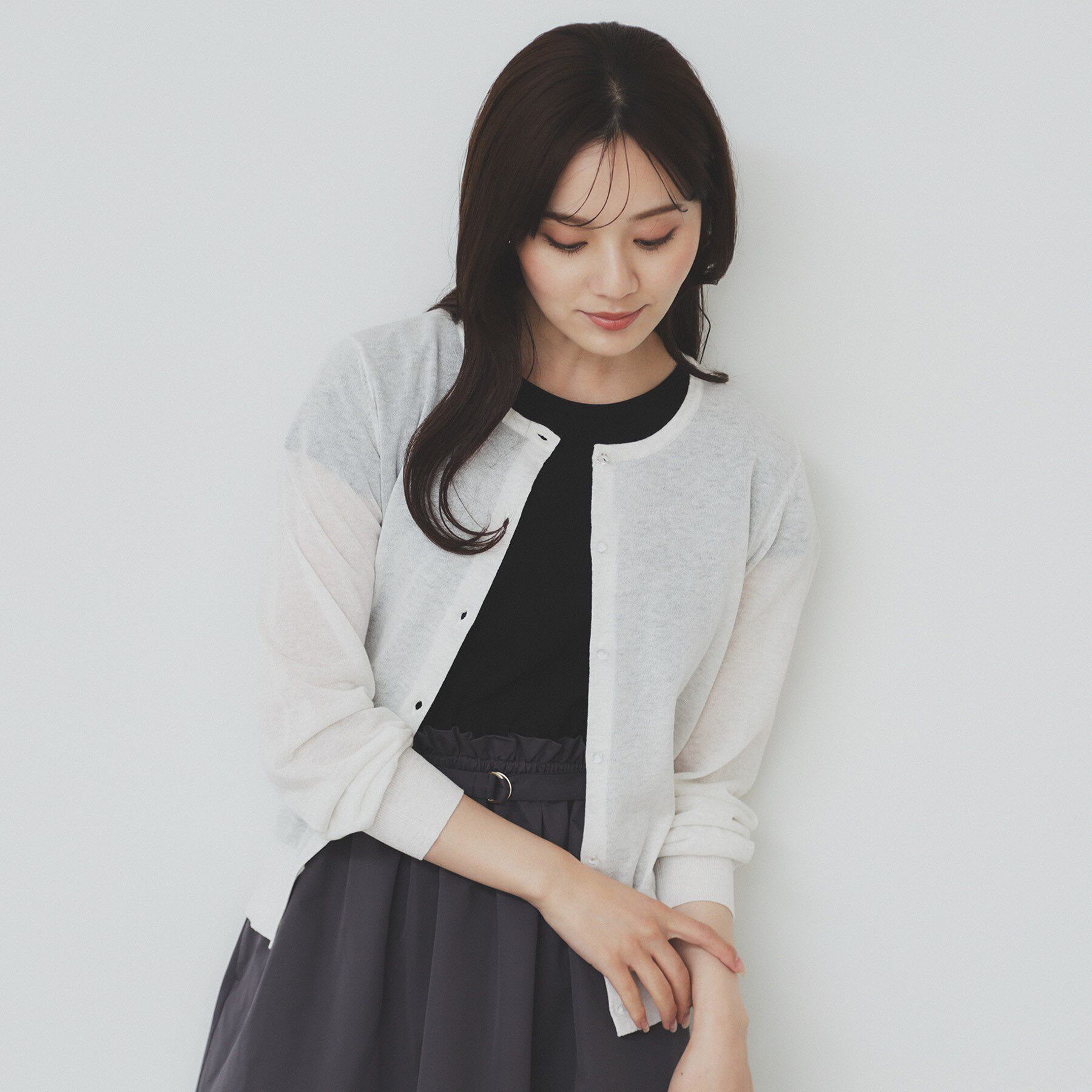 index「《7色展開/XS-LLサイズ》ビジューボタンクルーネックカーディガン【洗濯機洗い可】」|カーディガン|