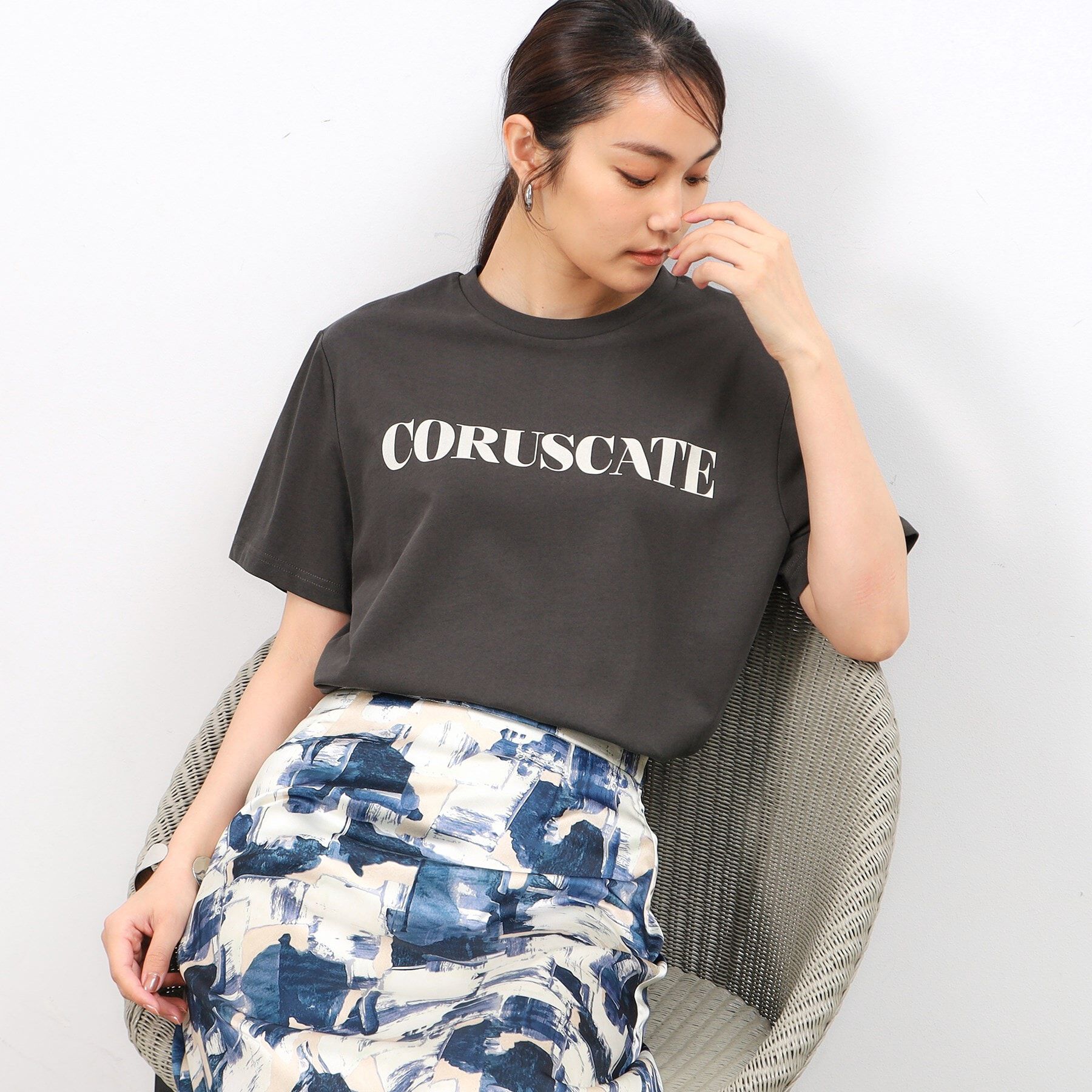 OPAQUE.CLIP「サイドスリットロゴTシャツ【洗濯機洗い可】」|Tシャツ・カットソー|チャコールグレー(0