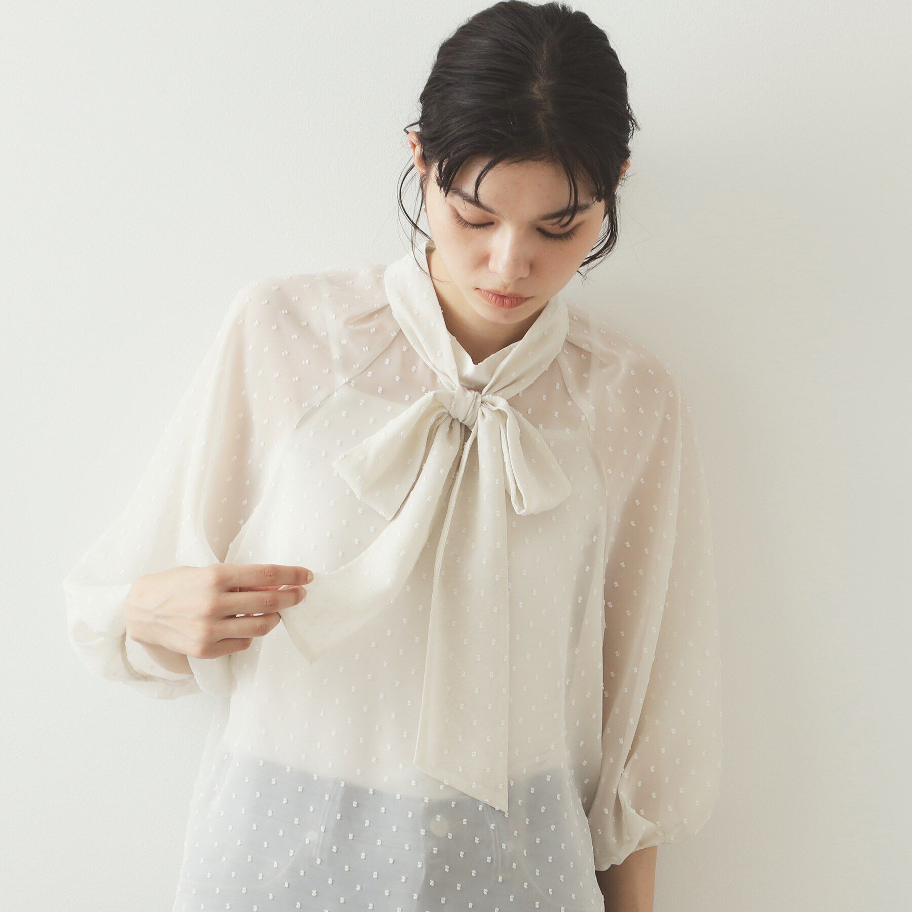 OPAQUE.CLIP「ドッドシアーボウタイブラウス【洗濯機洗い可】」|シャツ・ブラウス|オフホワイト(003