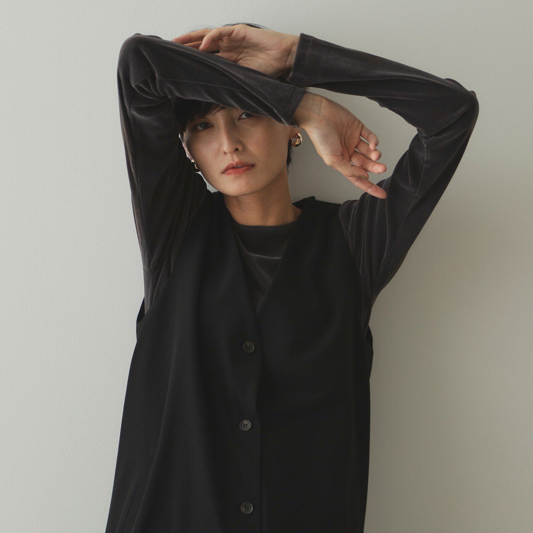 OPAQUE.CLIP「《CLASSY掲載》シアーベロアトップス【洗濯機洗い可】」|Tシャツ・カットソー|チャコールグレー(0