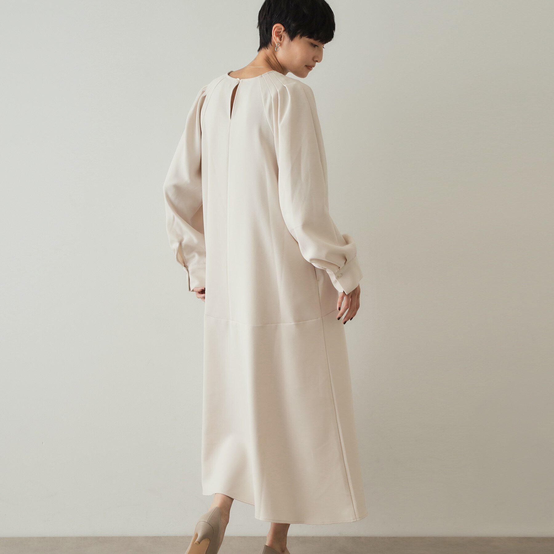 OPAQUE.CLIP「ウールライク タックデザインワンピース【洗濯機洗い可】」|ワンピース|