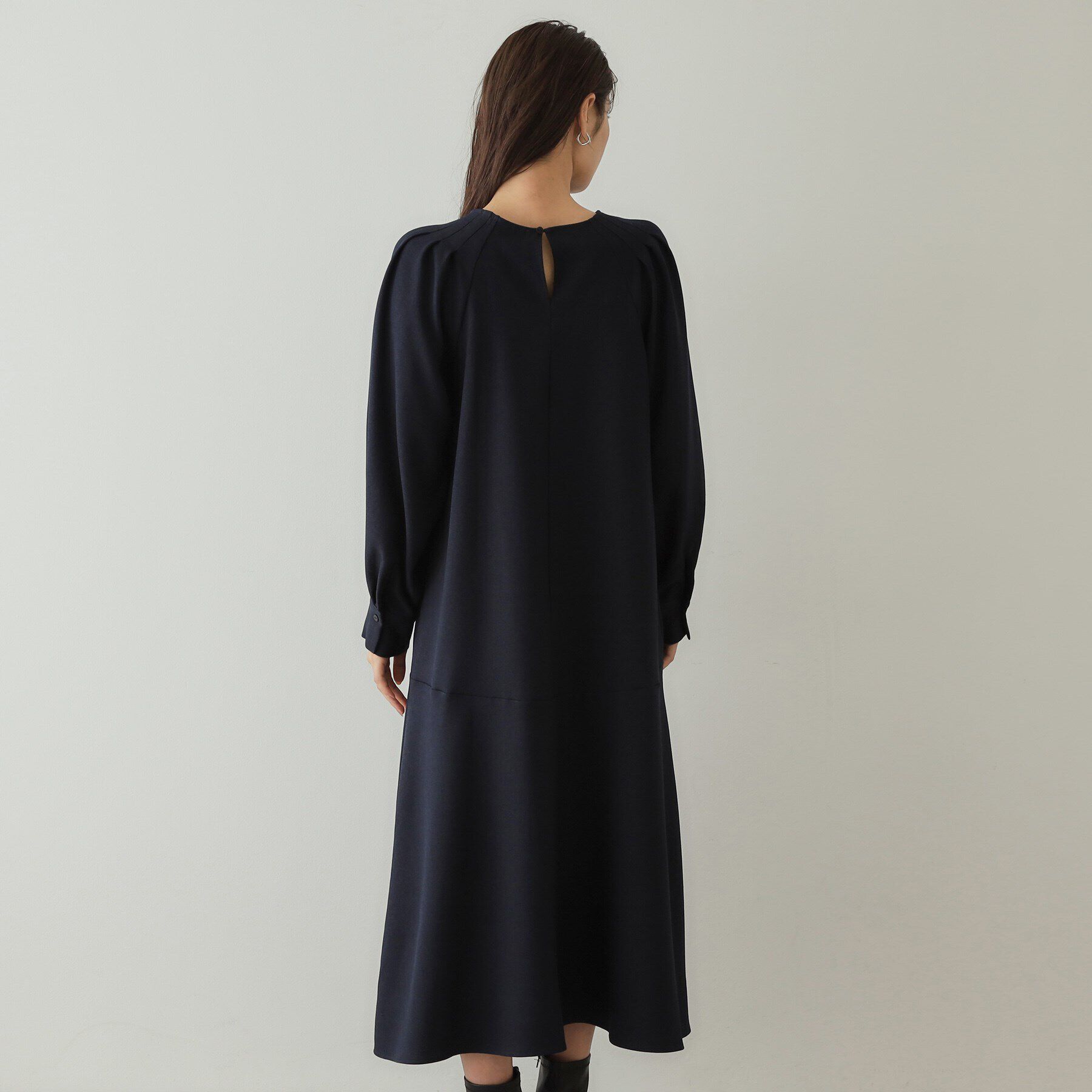 OPAQUE.CLIP「ウールライク タックデザインワンピース【洗濯機洗い可】」|ワンピース|