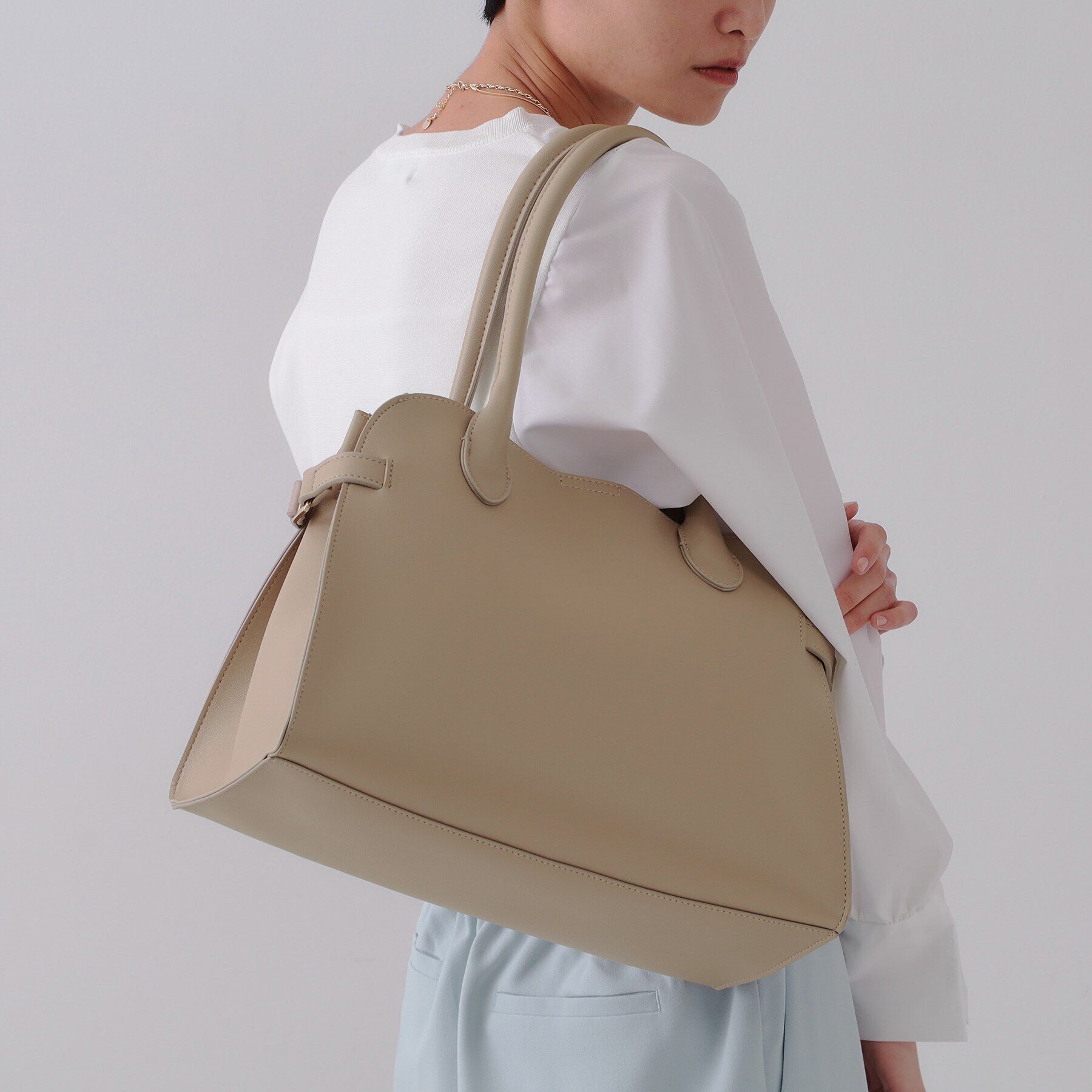 OPAQUE.CLIP「スムース合皮デザインミドルボストンバッグ」|ボストンバッグ|モカブラウン(042