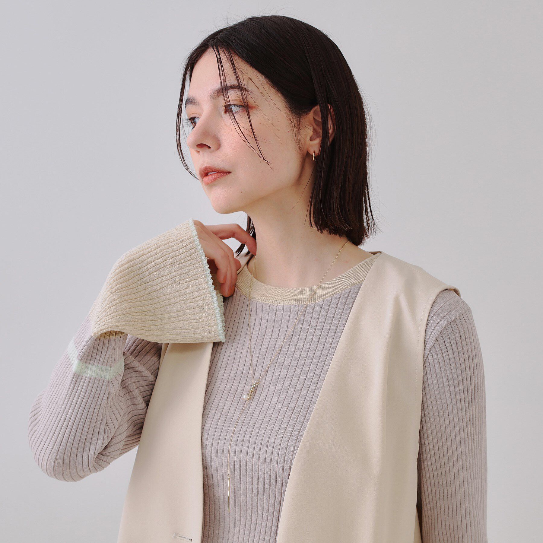 OPAQUE.CLIP「変型メタル&times;フェイクパールY字ネックレス」|ネックレス|