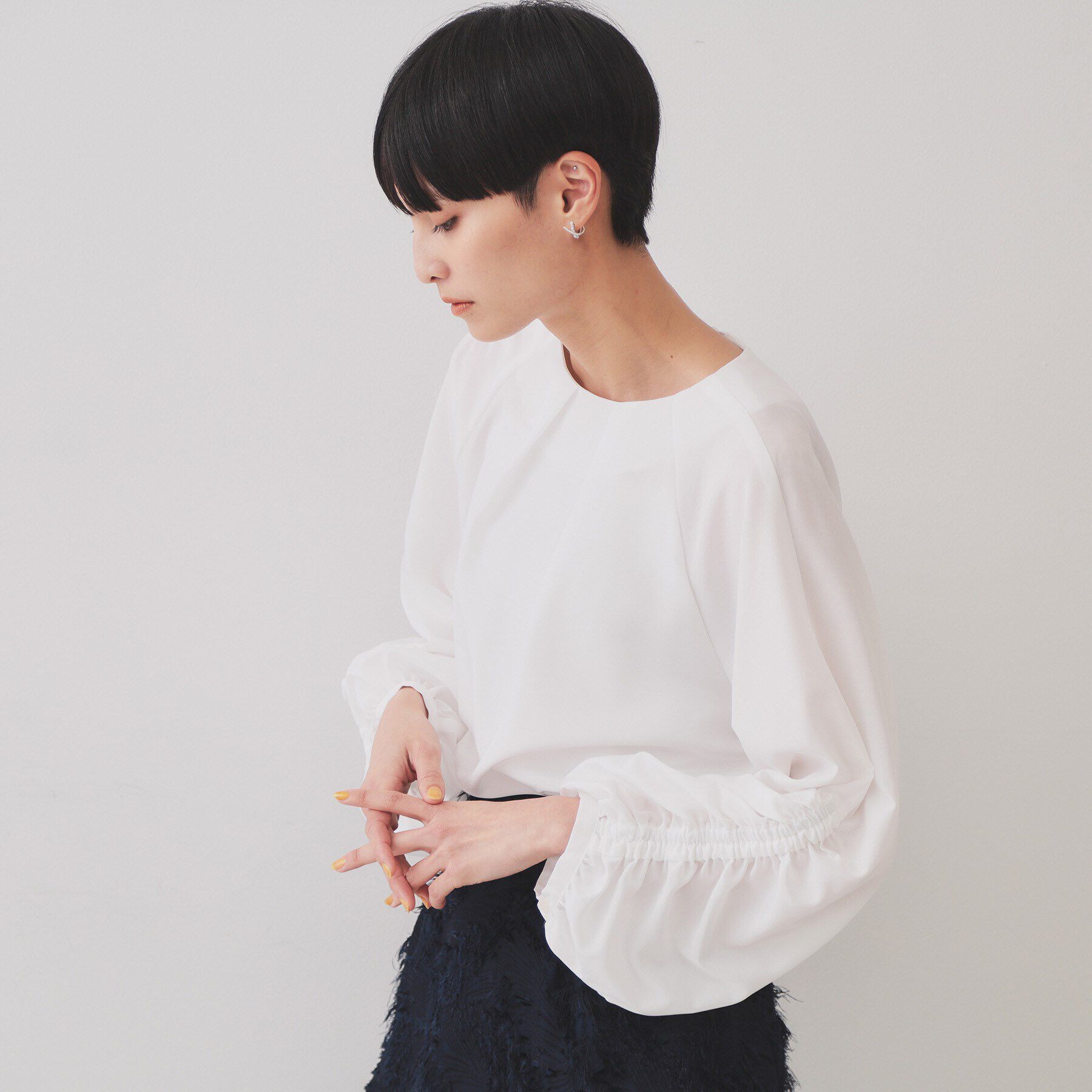 OPAQUE.CLIP「シャーリングスリーブブラウス【洗濯機洗い可】」|シャツ・ブラウス|ホワイト(001)
