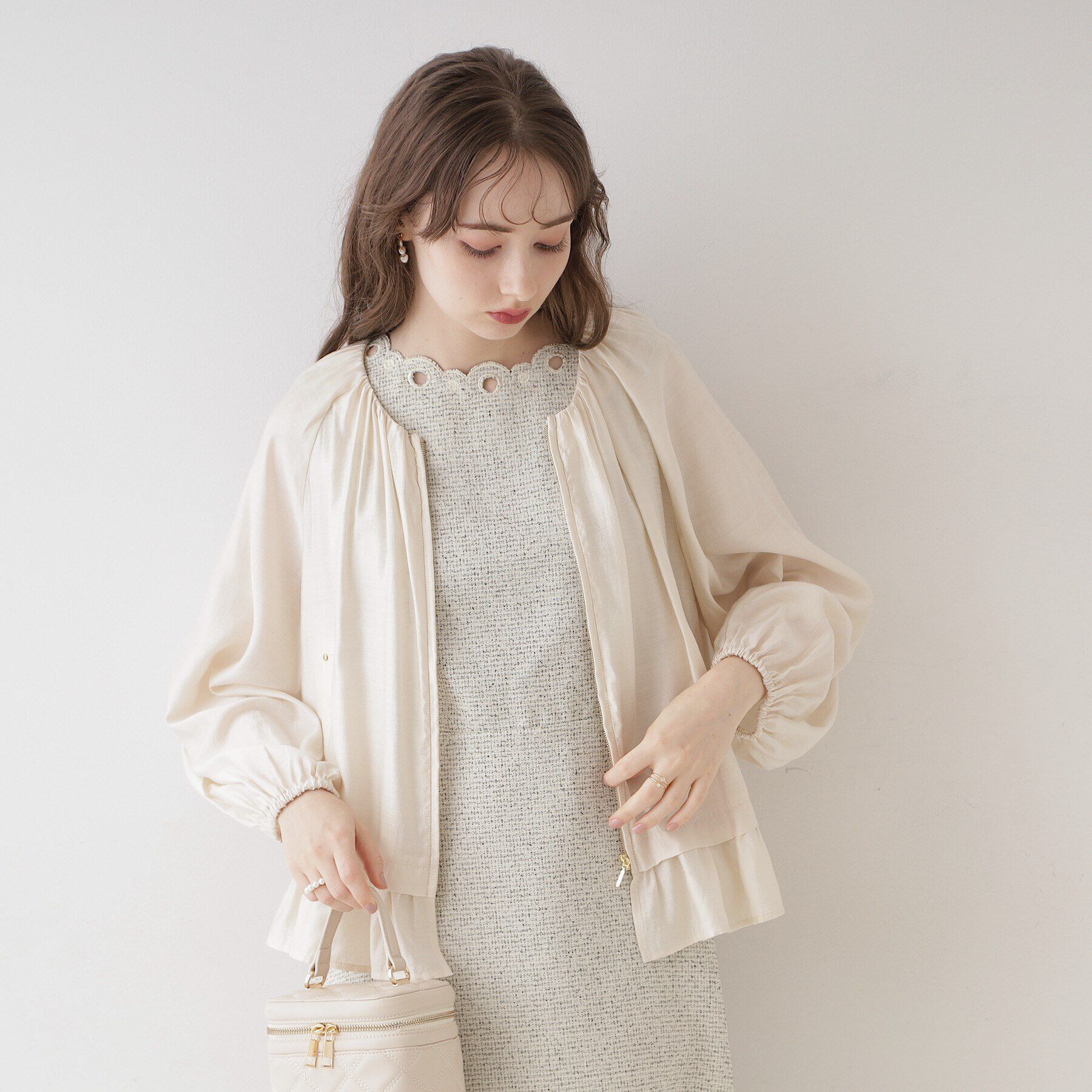 Couture broach「【上品・高見えブルゾン】シルキーローンノーカラーフリルブルゾン」|ブルゾン・スタジャン|