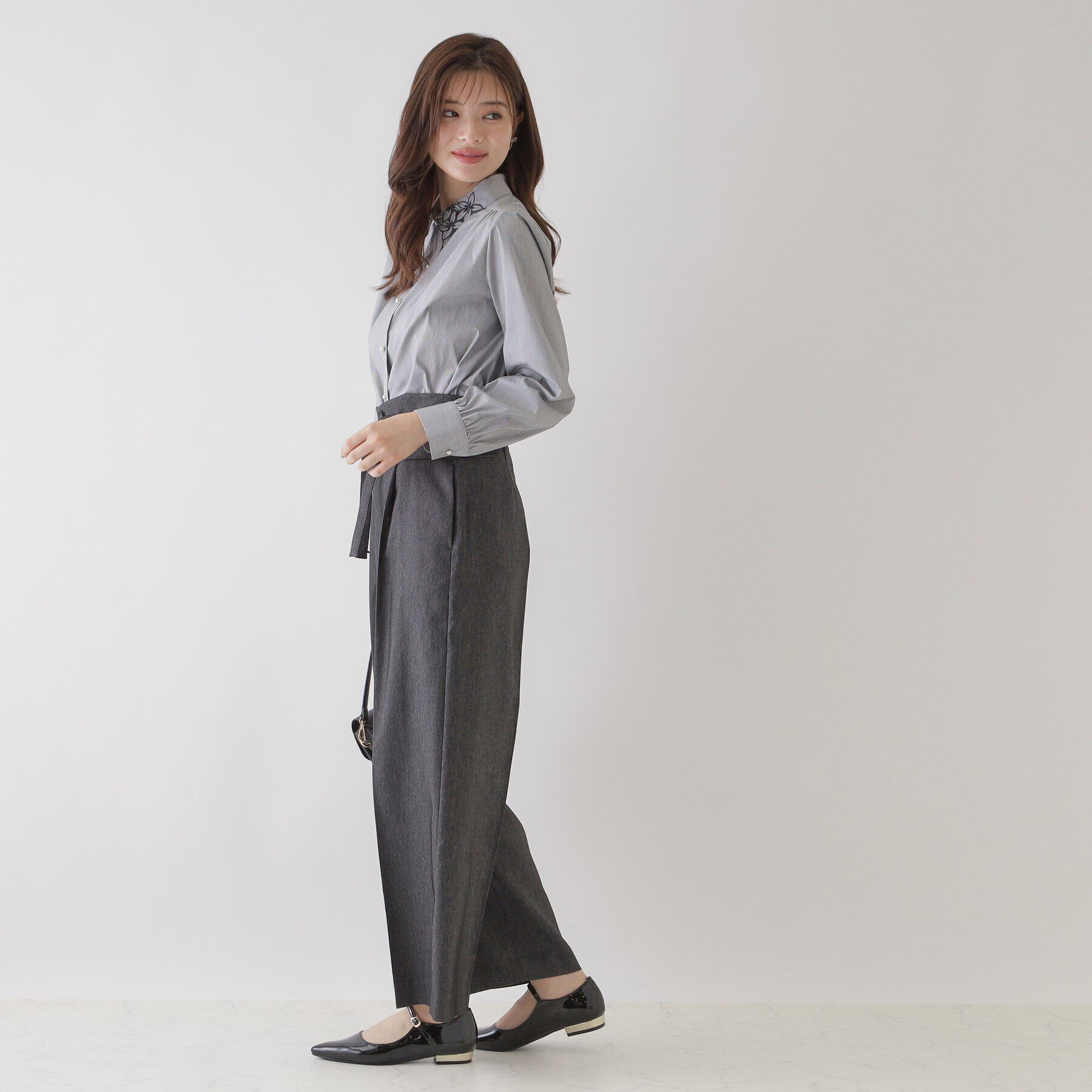 Couture broach「【華やかなアクセント】エンブロ刺繍先染めシャツ」|シャツ・ブラウス|