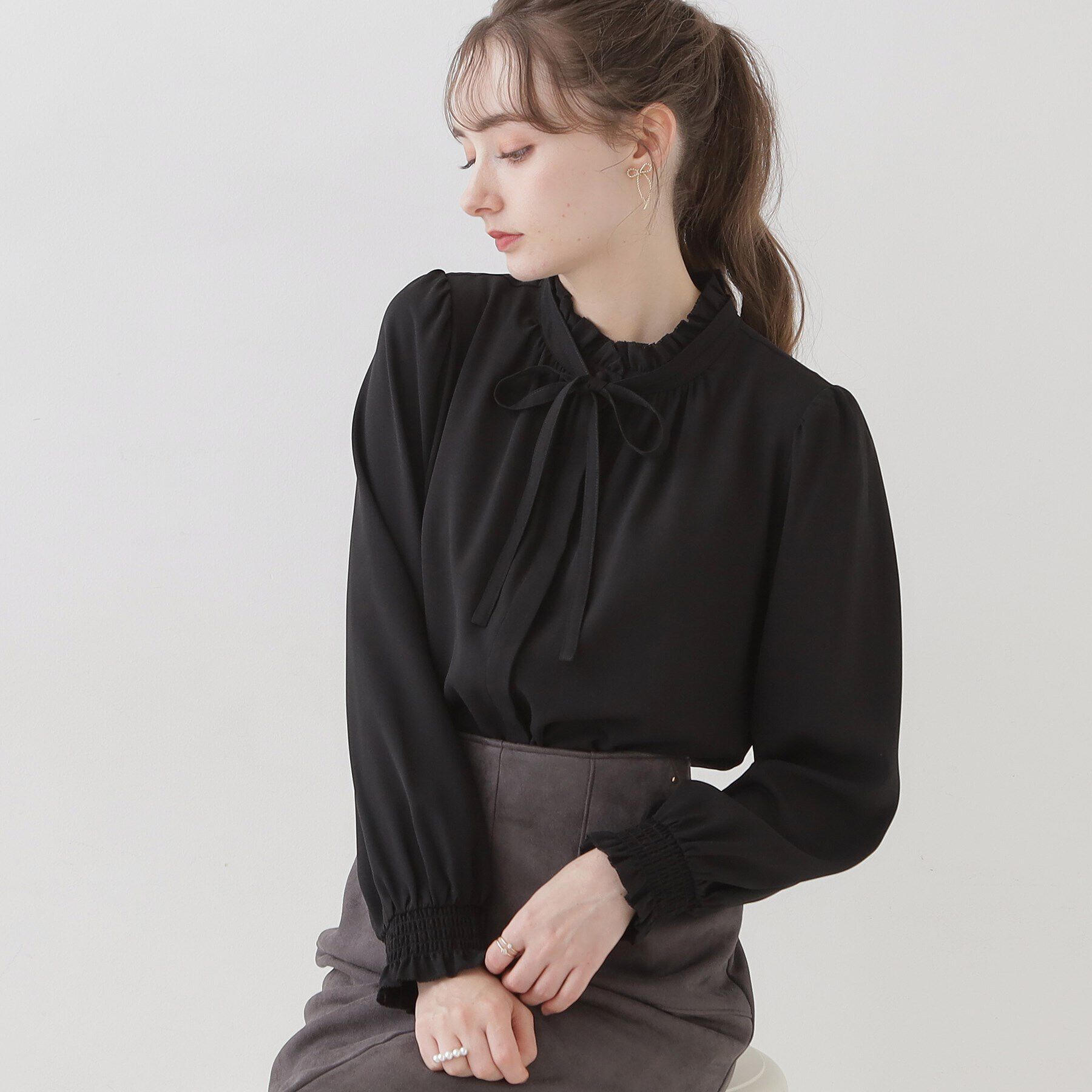 Couture broach「【好印象なレディブラウス】タイ付きピコフリルブラウス」|シャツ・ブラウス|ﾌﾞﾗｯｸ(019)