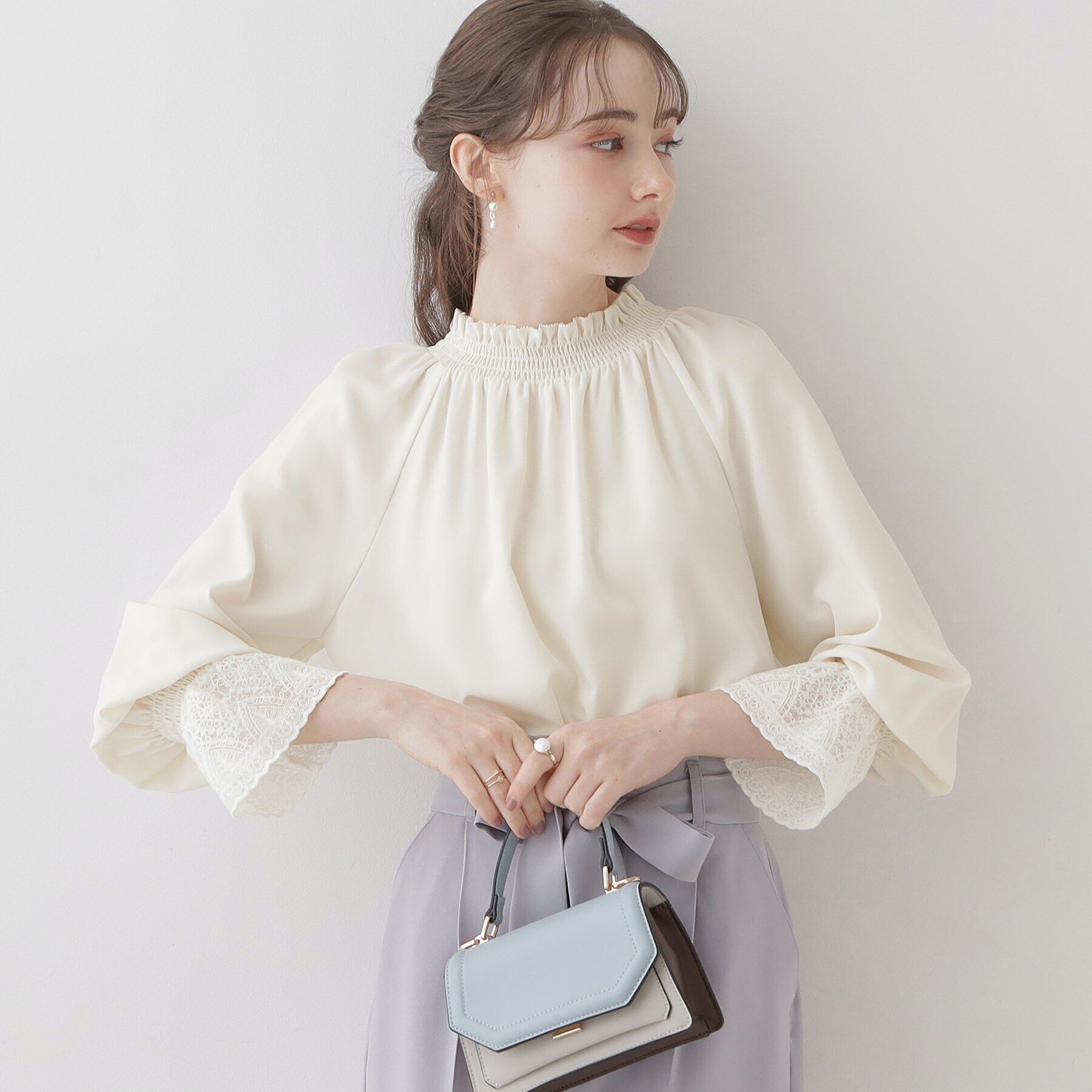 Couture broach「【オトナ可愛い・体型カバーが叶う】シャーリングネック レース袖チュニック」|シャツ・ブラウス|