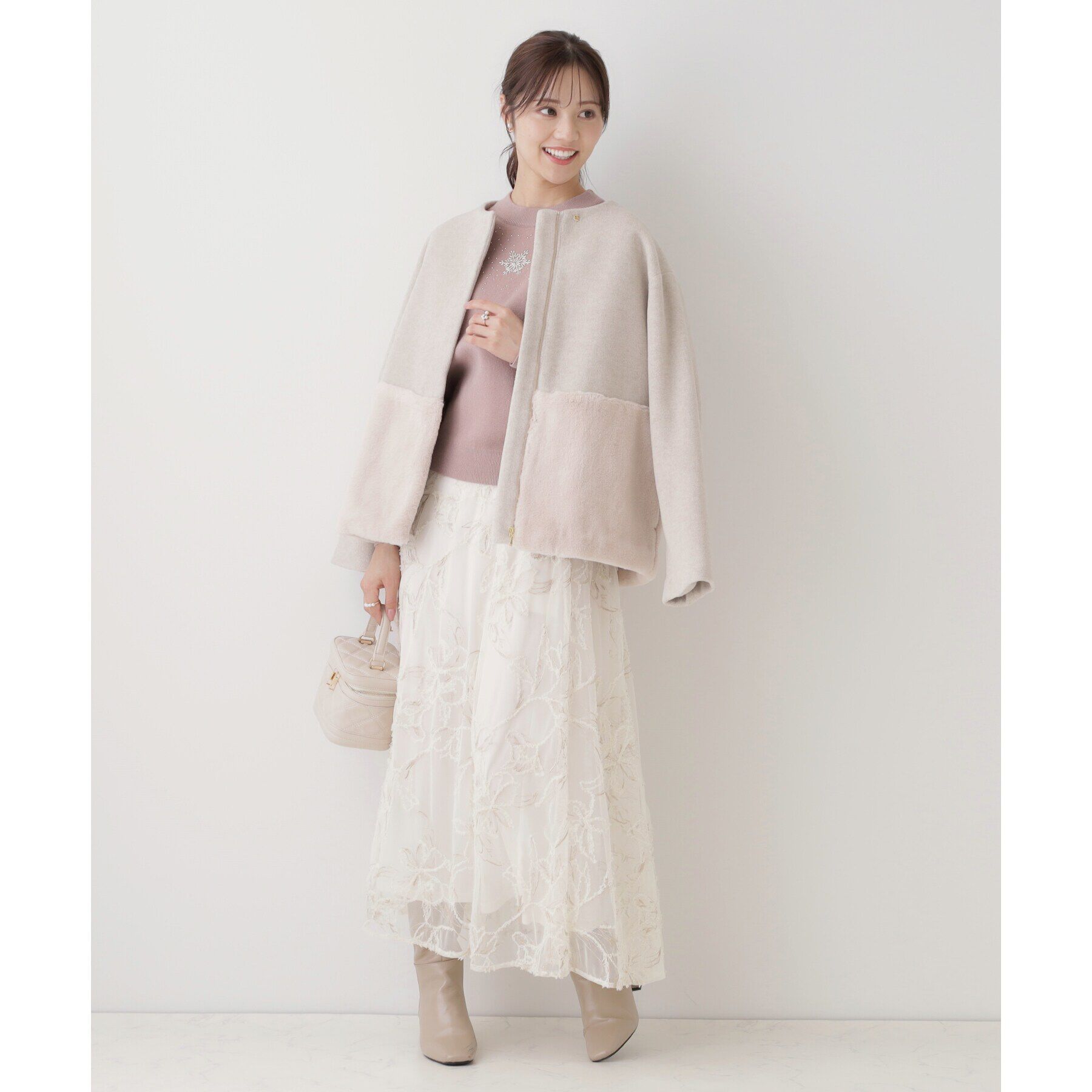 Couture broach「【軽くて柔らか・通勤にも】フェイクファー切替コート」|ノーカラーコート|