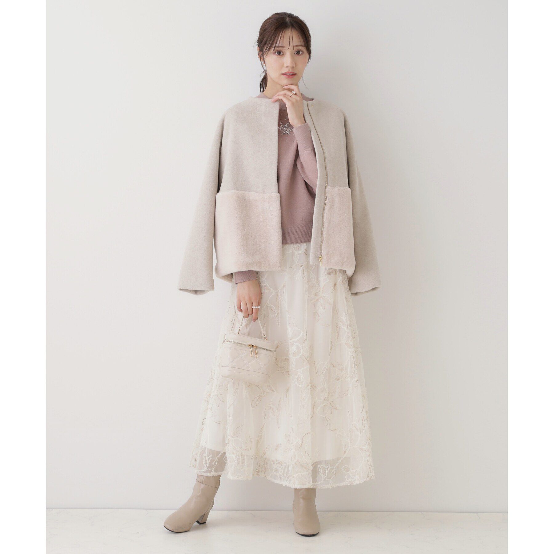 Couture broach「【軽くて柔らか・通勤にも】フェイクファー切替コート」|ノーカラーコート|