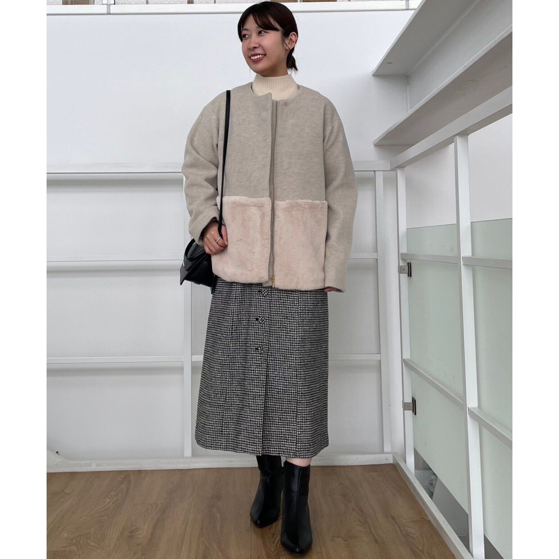 Couture broach「【軽くて柔らか・通勤にも】フェイクファー切替コート」|ノーカラーコート|