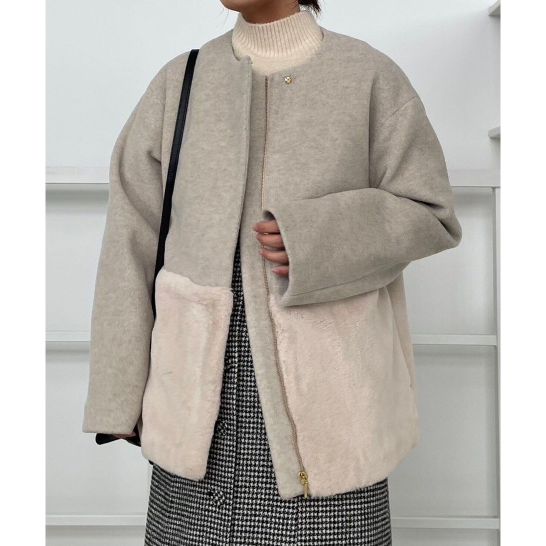 Couture broach「【軽くて柔らか・通勤にも】フェイクファー切替コート」|ノーカラーコート|