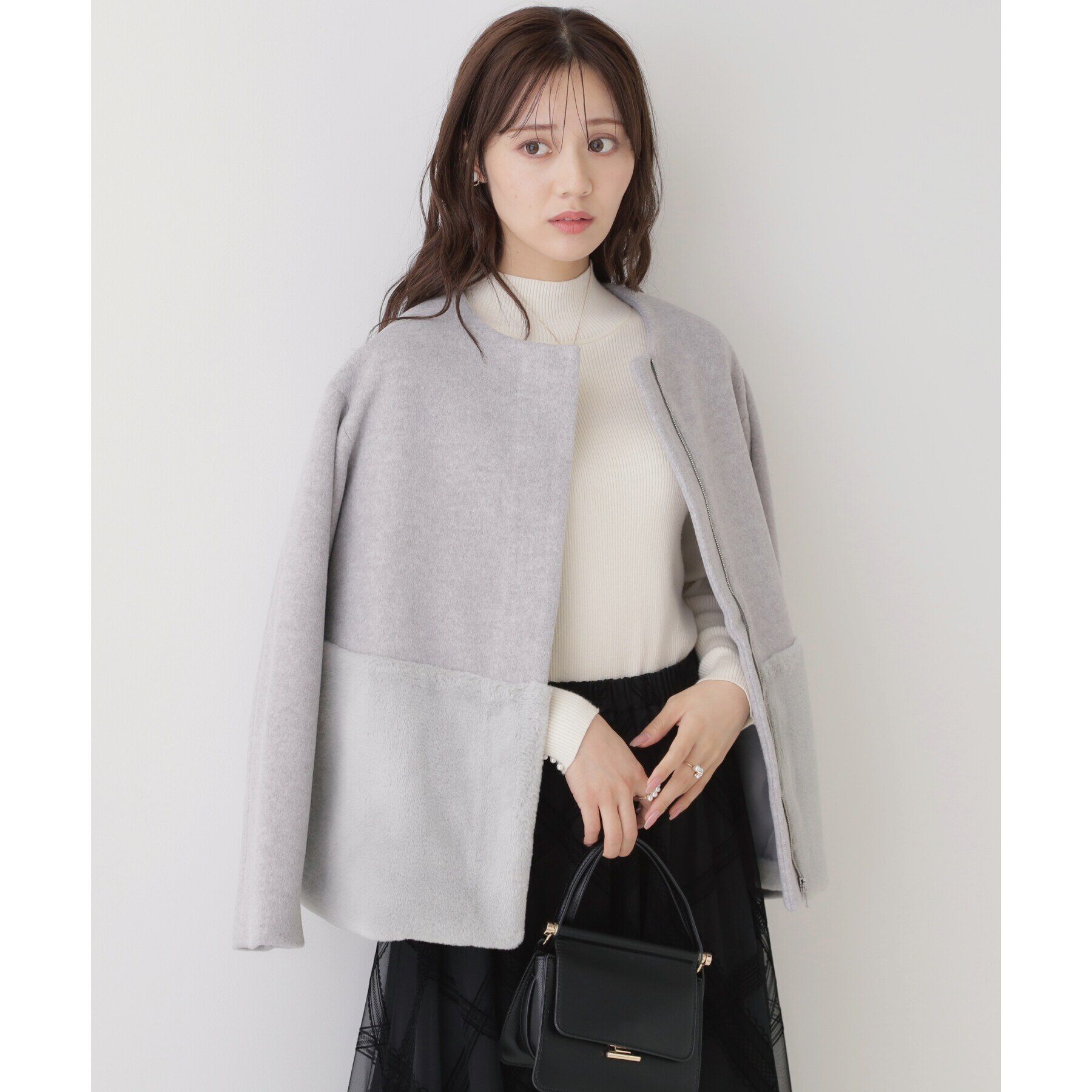 Couture broach「【軽くて柔らか・通勤にも】フェイクファー切替コート」|ノーカラーコート|