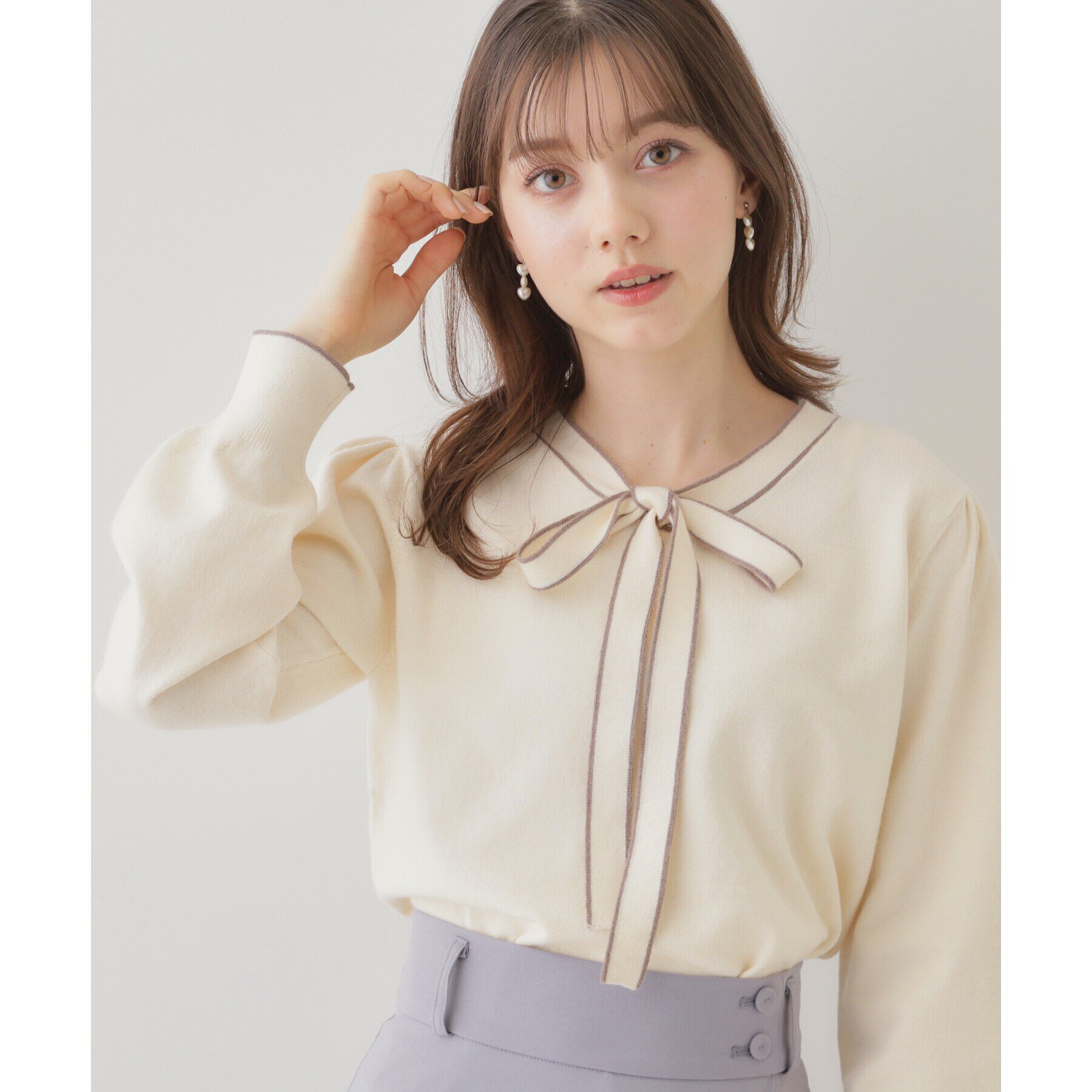 Couture broach「【レディライクな華奢見せニット】配色ラインリボンタイニット」|ニット・セーター|アイボリー(004)