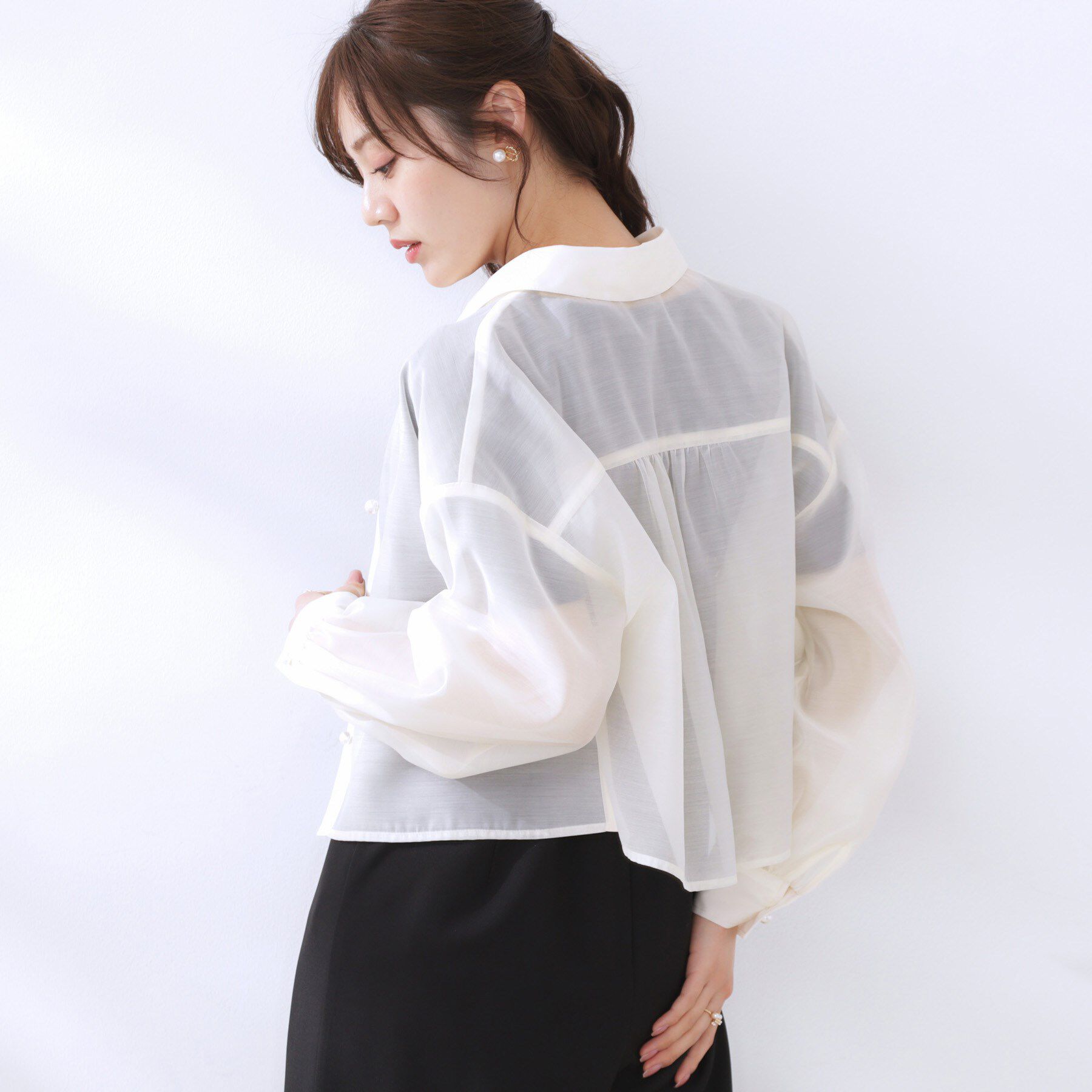 Couture broach「【洗える・オシャレな透け感】パール調ボタンシアーシャツ」|シャツ・ブラウス|