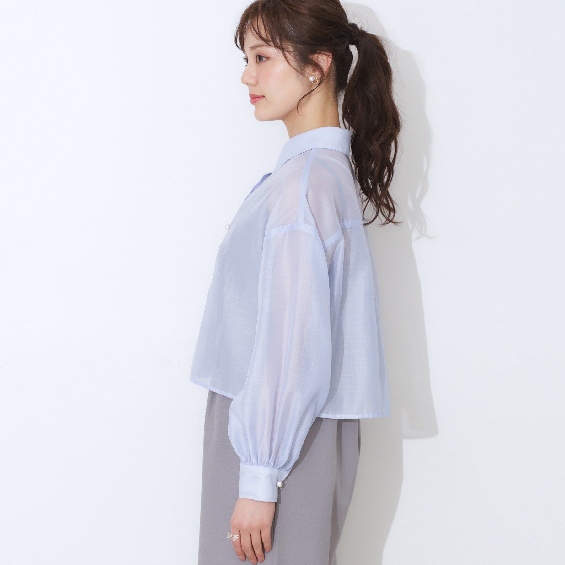 Couture broach「【洗える・オシャレな透け感】パール調ボタンシアーシャツ」|シャツ・ブラウス|