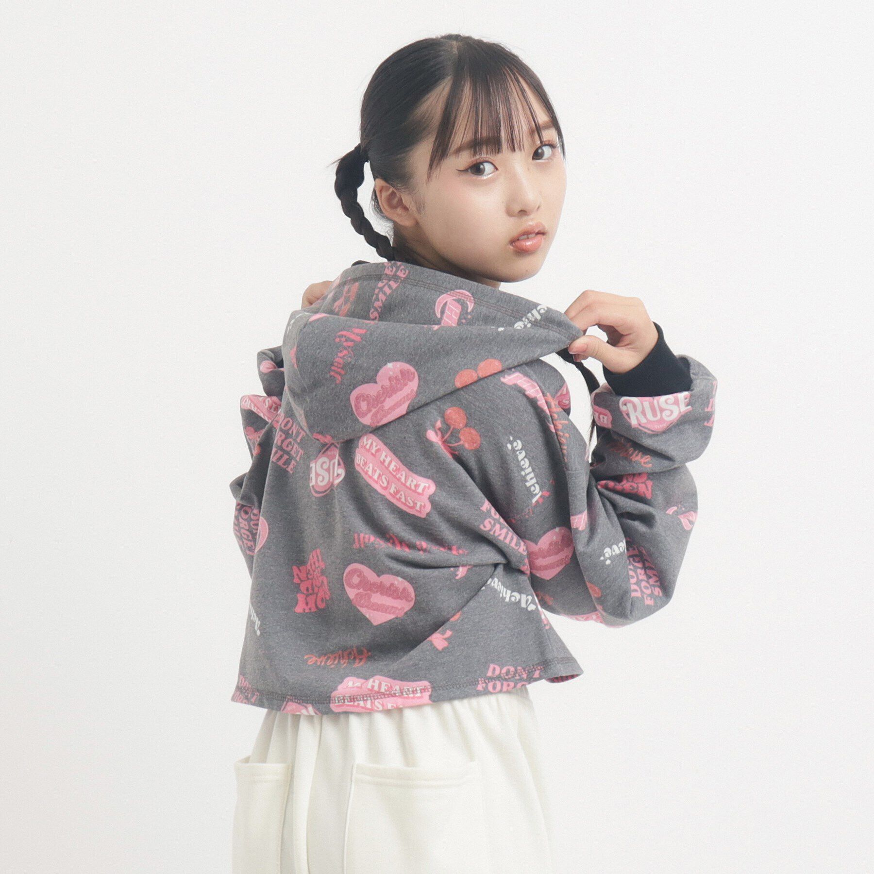 PINK-latte「【るーつくコラボ】総柄プリントショートフーディー」|パーカー|