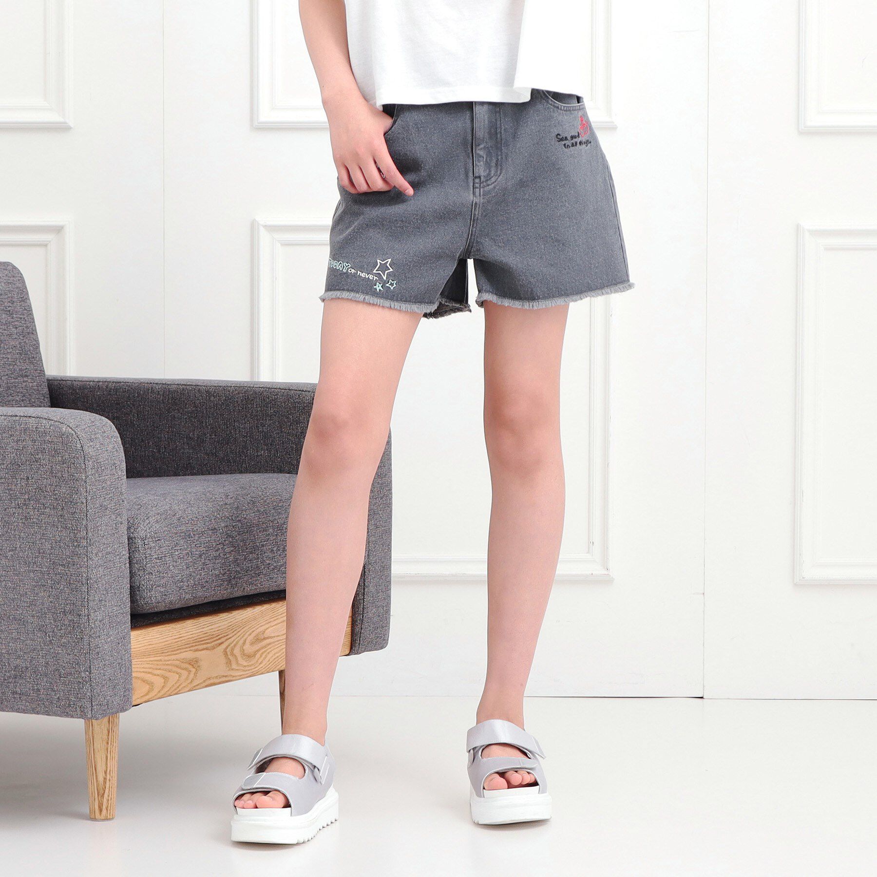 PINK-latte「らくがき刺繍フリンジショートパンツ」|キュロット|ブラック(019)