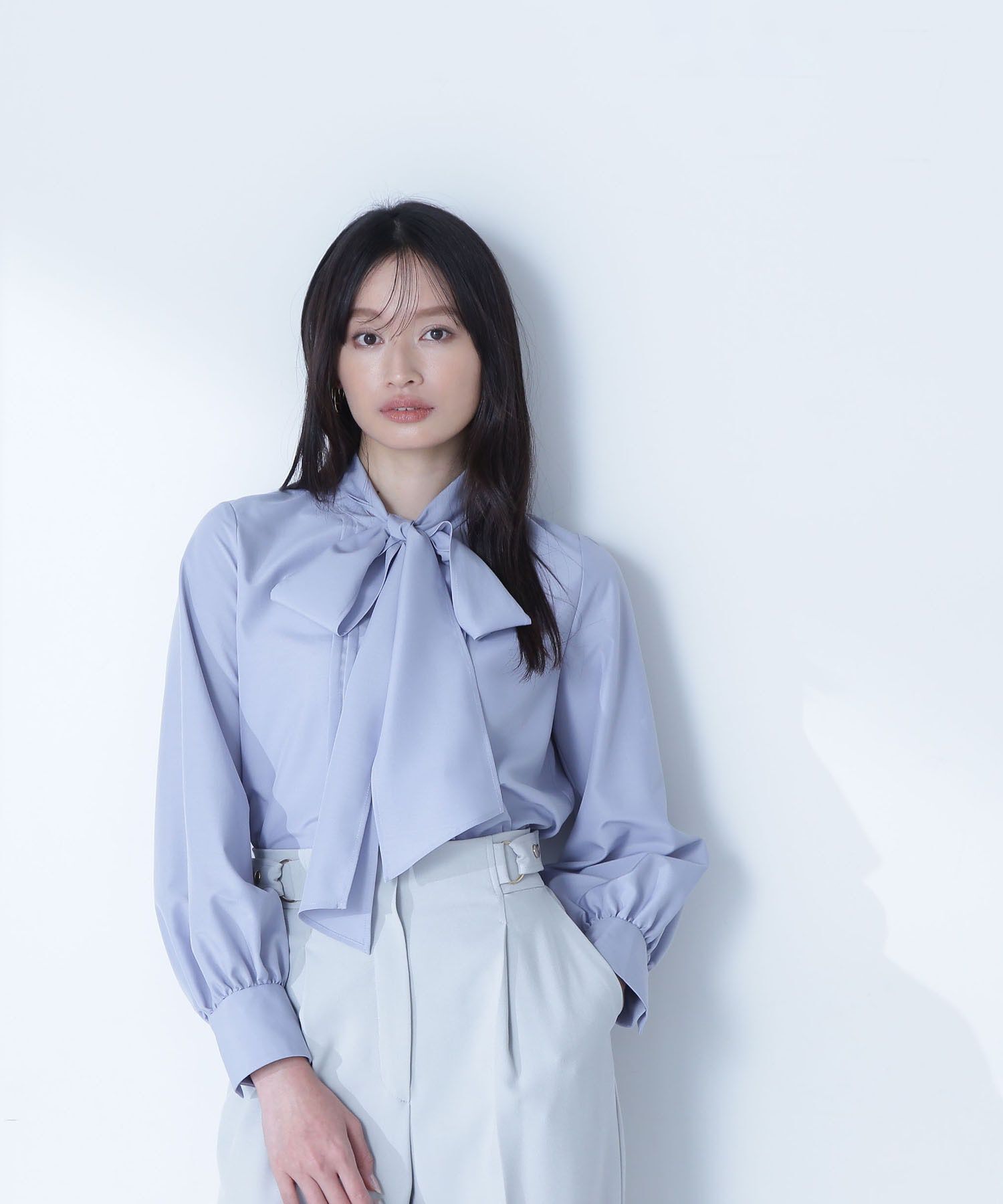  「タイ付デザインタックブラウス」|シャツ・ブラウス|ブルー