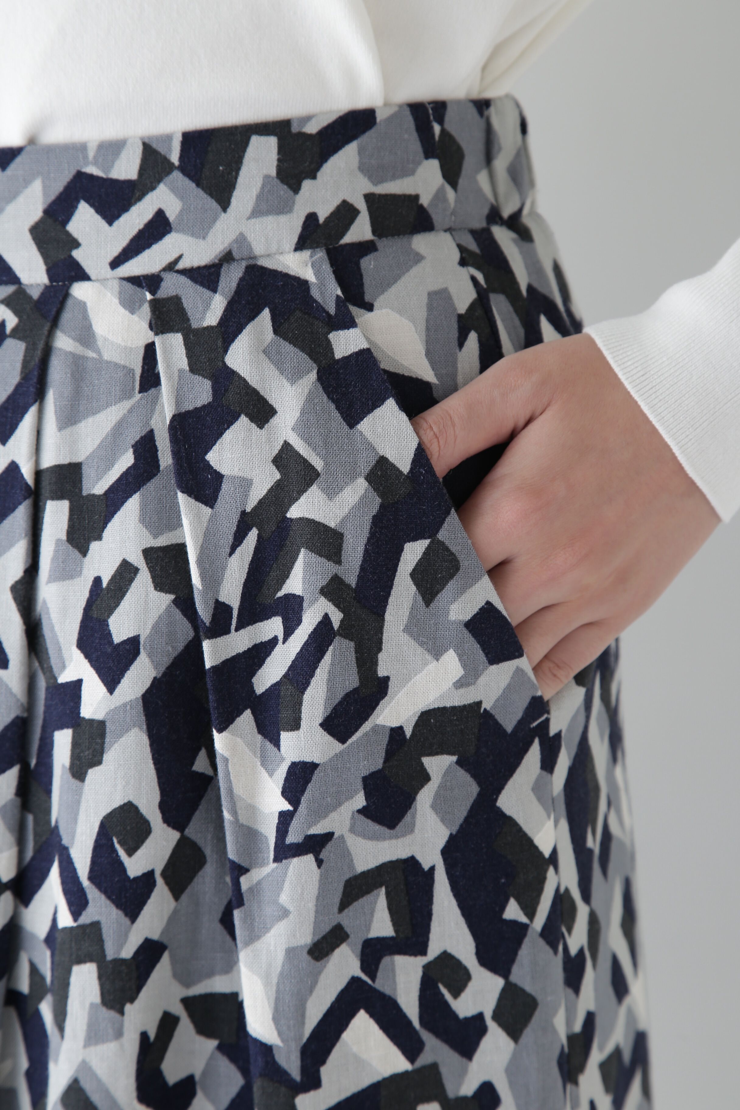  「◆レーヨン麻キャンバスカモジオメトリックＰＴタックコクーンスカート」|スカート|