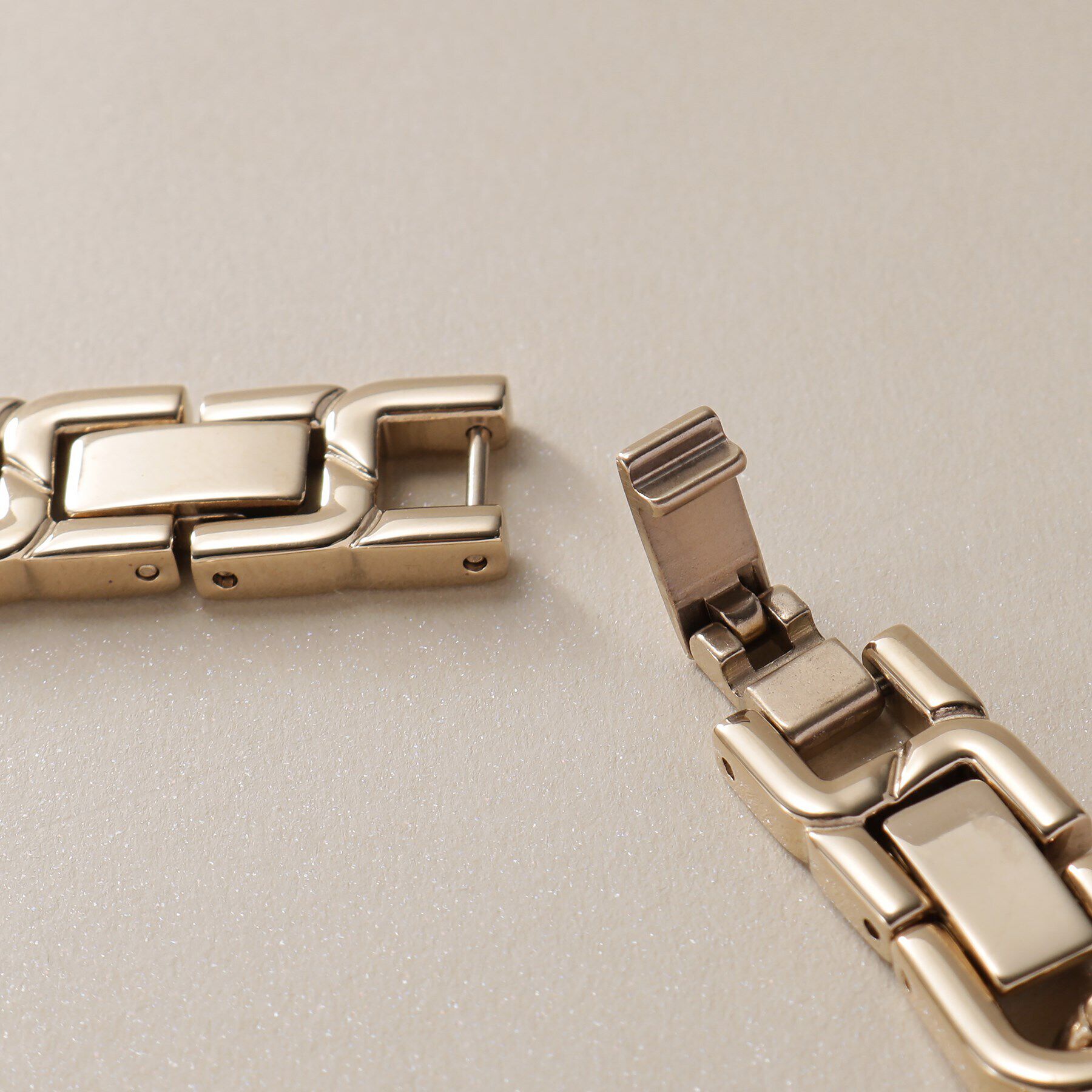 COCOSHNIK「RGラウンドチェーンベルト ウォッチ（ホワイトマット）」|腕時計|