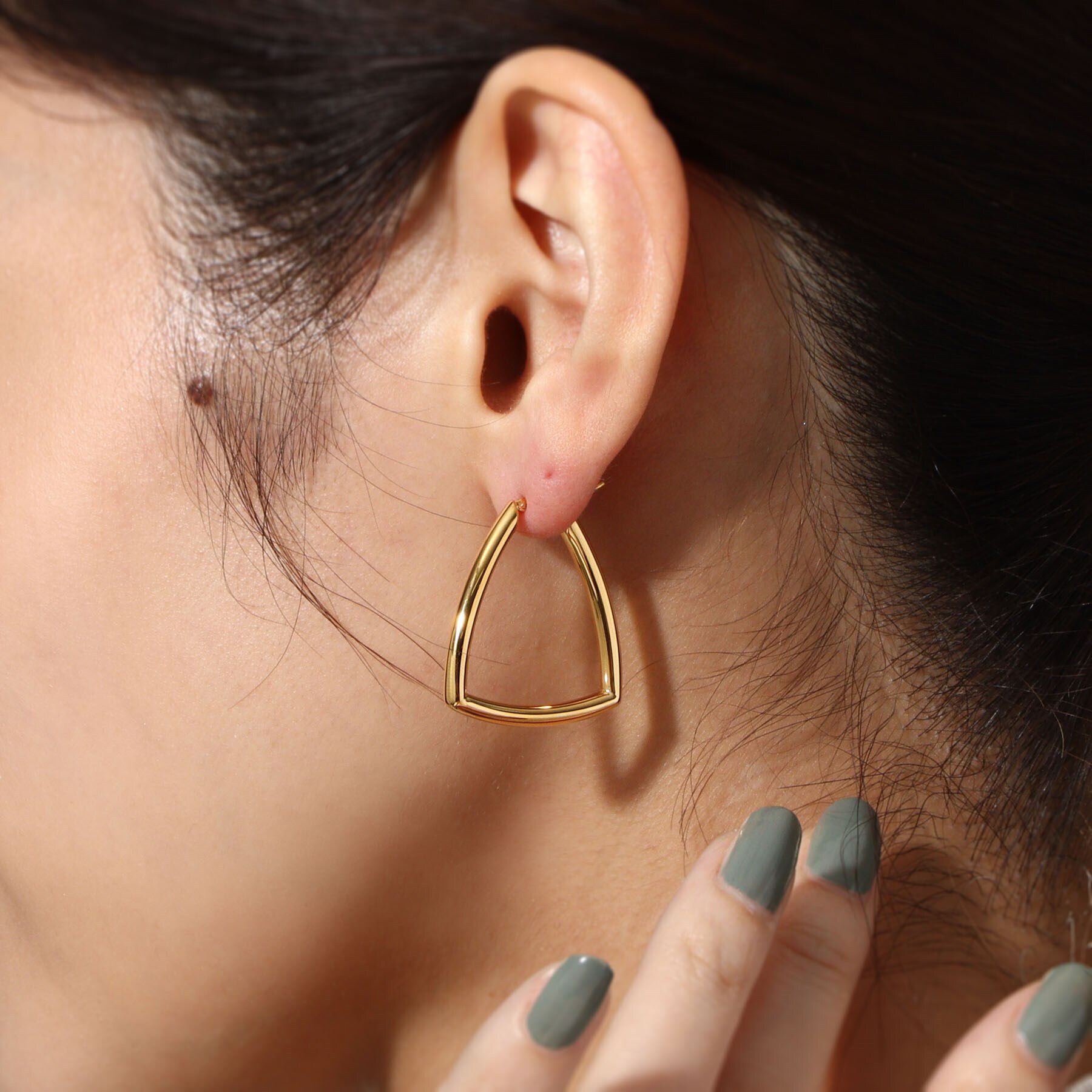 COCOSHNIK ONKITSCH「シルバー ホロウ フープトライアングルピアス GP」|ピアス|