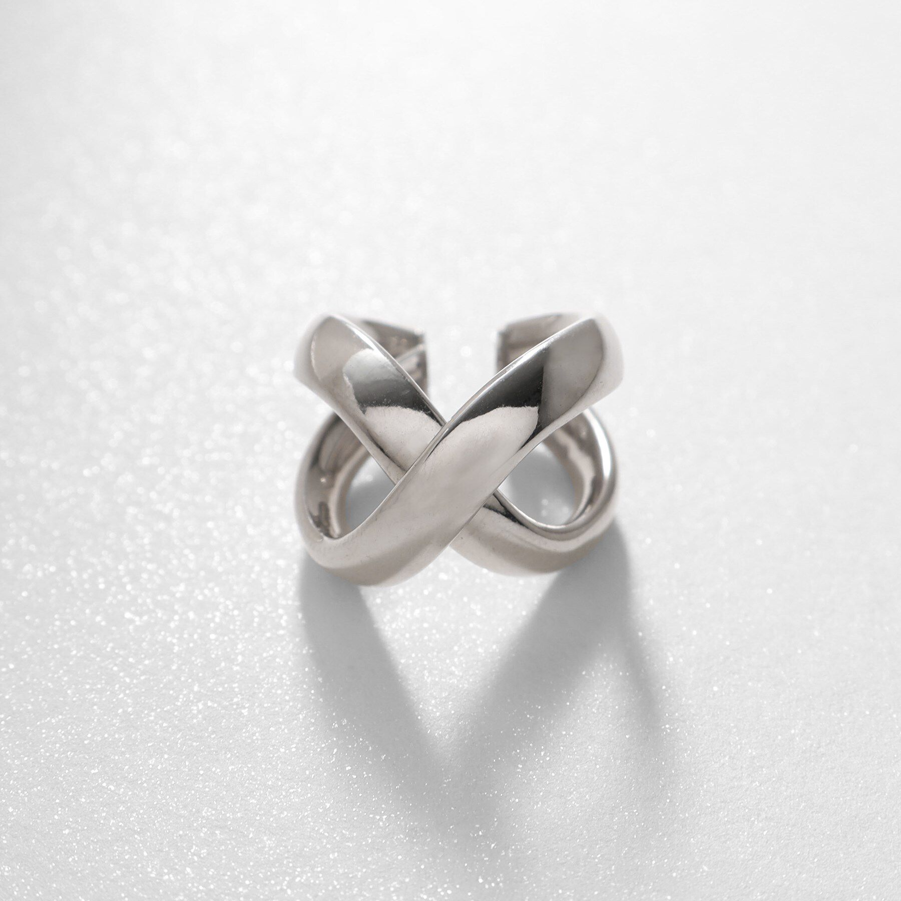 COCOSHNIK ONKITSCH「シルバー ホロウイヤーカフ クロスフープ」|イヤリング|