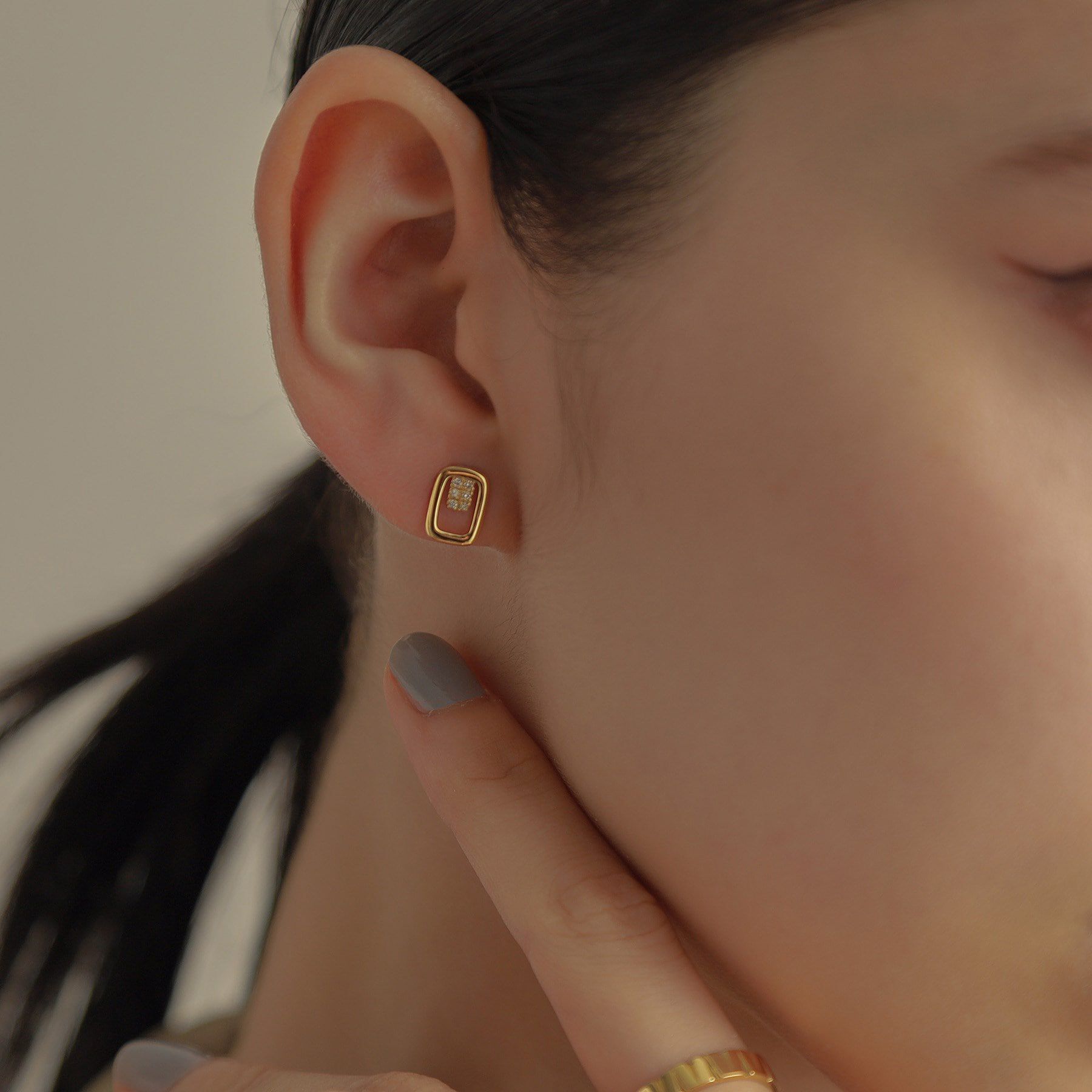 COCOSHNIK「K18ダイヤモンド スクエアフレーム スタッドピアス」|ピアス|