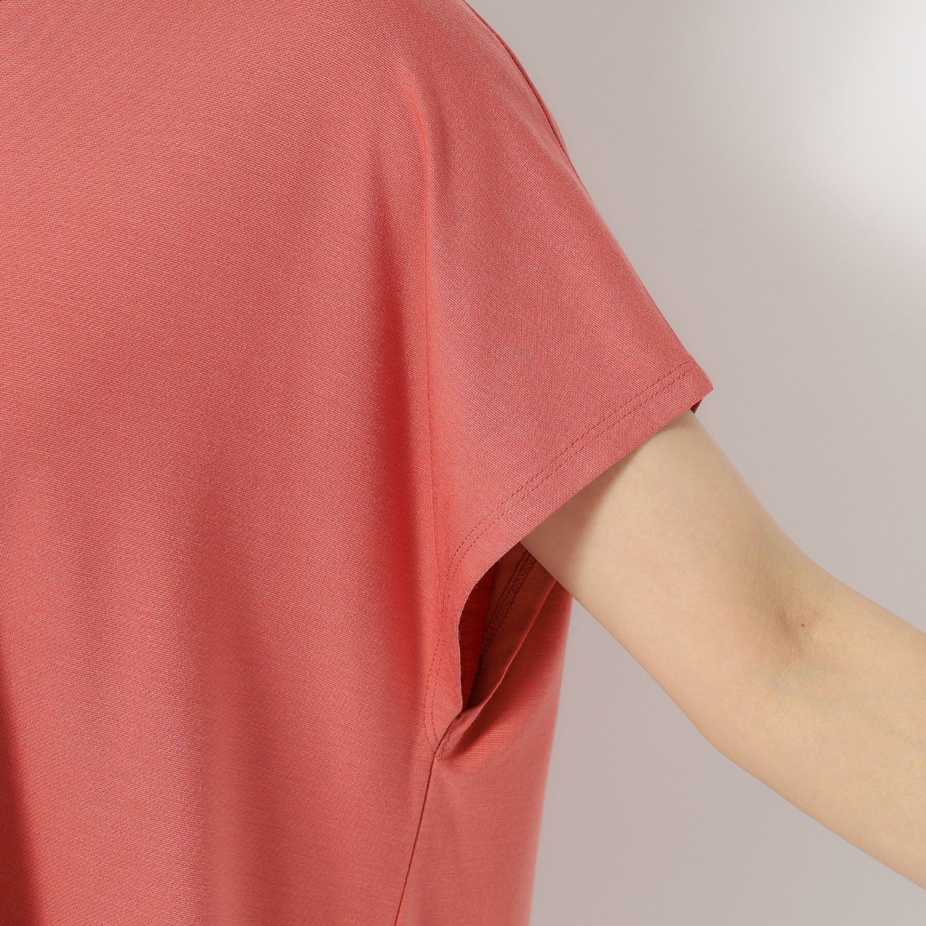 SHOO･LA･RUE「【UV】アウトで決まる とろみラウンドヘム半袖トップス」|Tシャツ・カットソー|