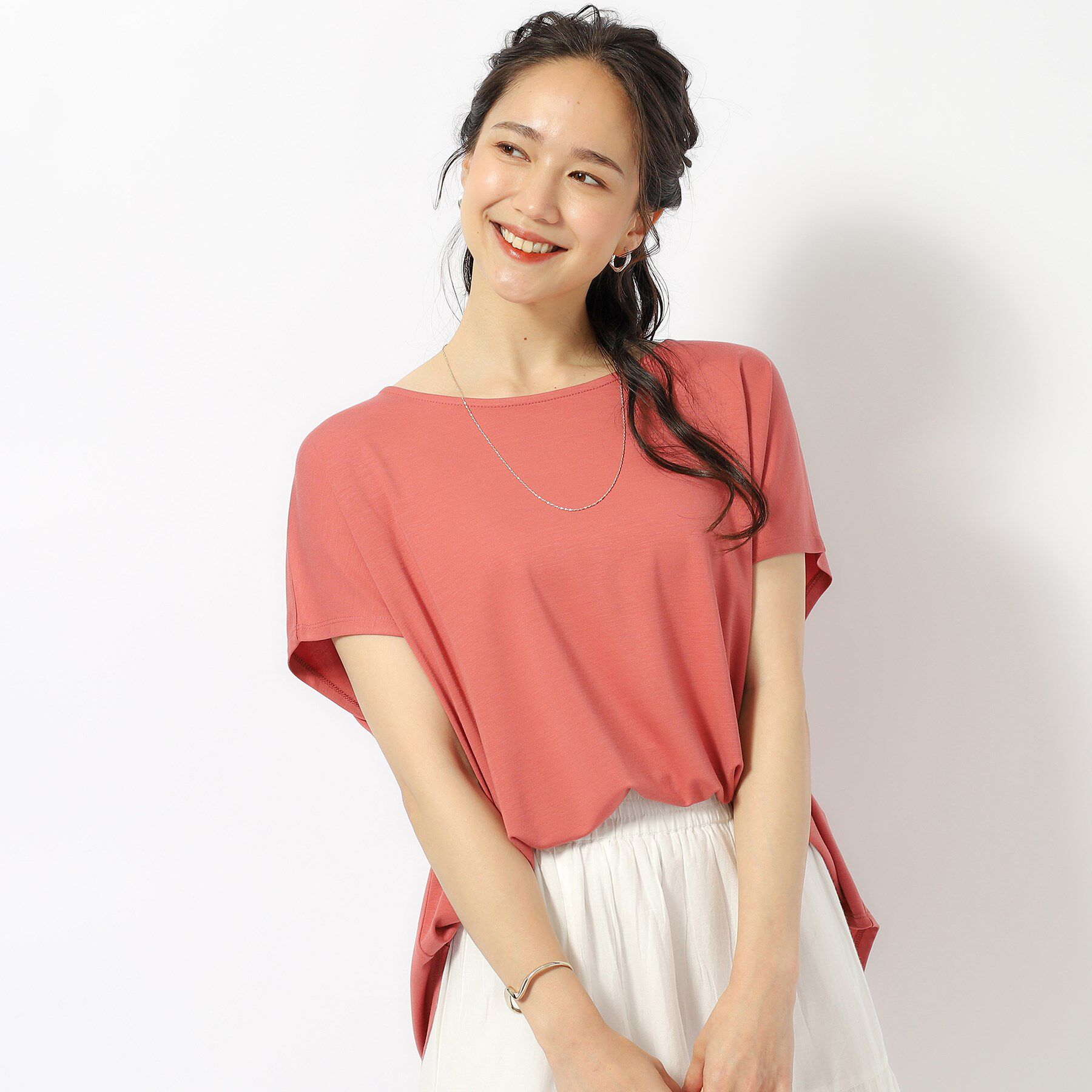 SHOO･LA･RUE「【UV】アウトで決まる とろみラウンドヘム半袖トップス」|Tシャツ・カットソー|レッド(062)