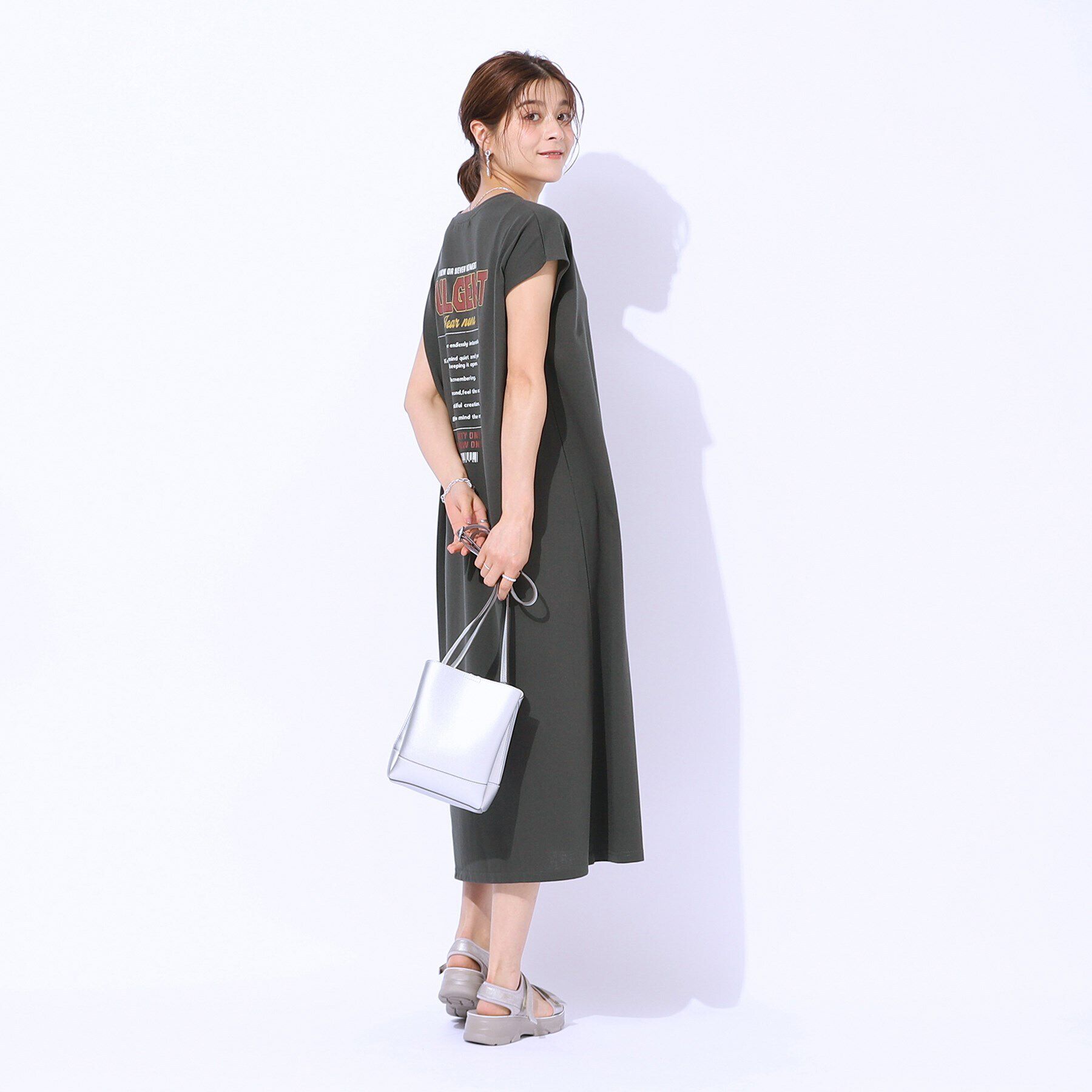 SHOO･LA･RUE「【洗える】後ろ姿もサマになる バックプリントロングワンピース」|ワンピース|