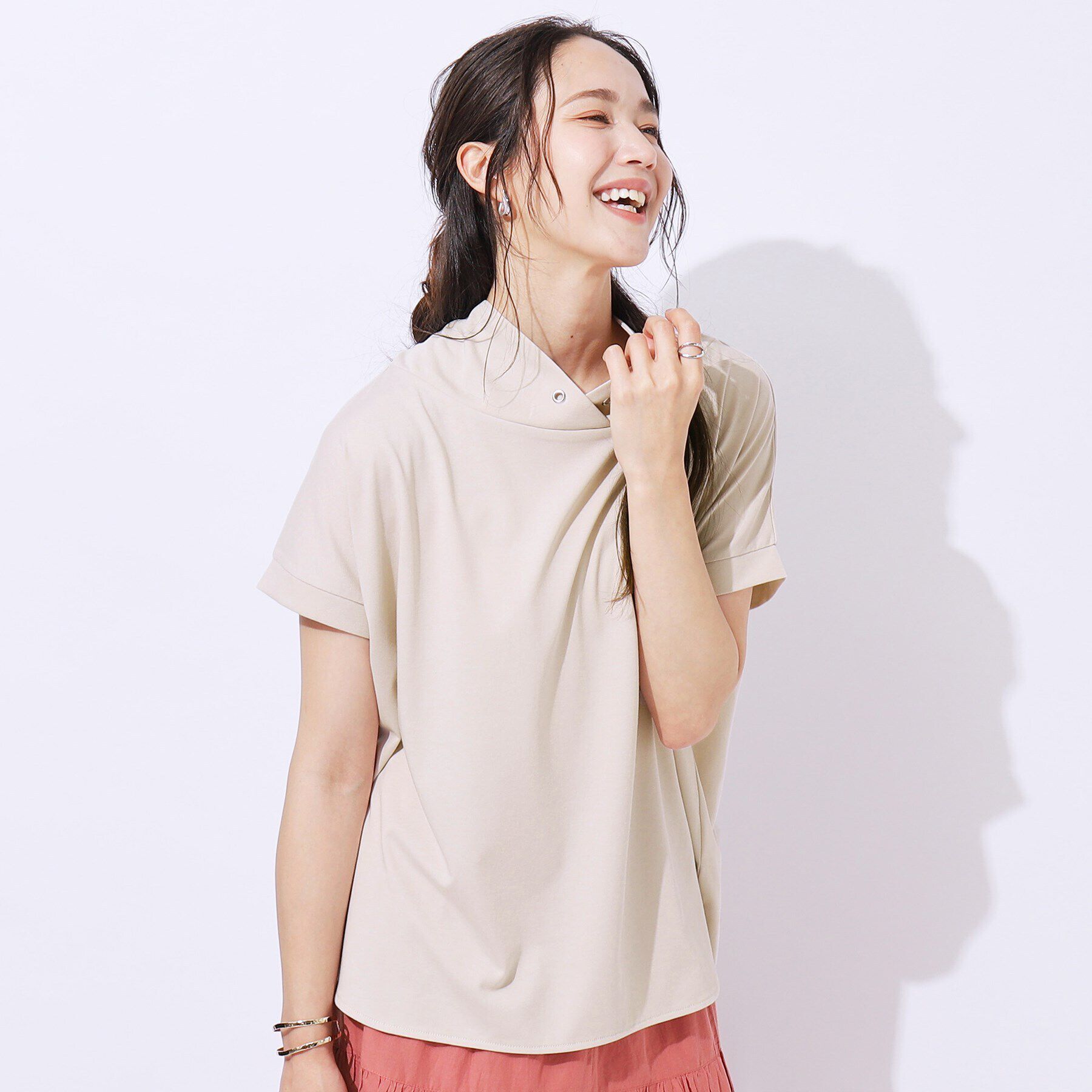 SHOO･LA･RUE「【高レビュー/UV】さらりと大人カジュアルな装いに 抜け襟Tシャツ」|Tシャツ・カットソー|ライトベージュ(05