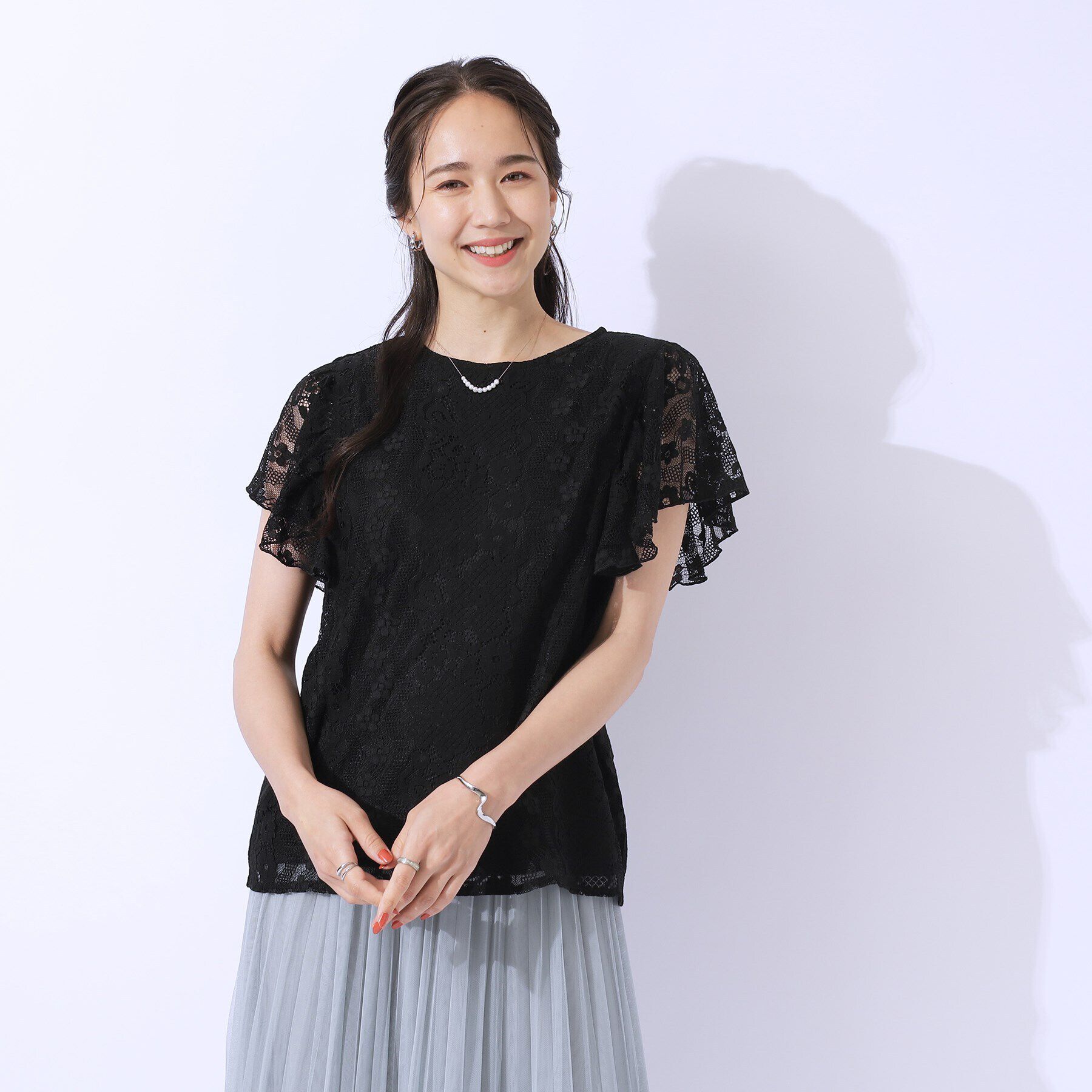 SHOO･LA･RUE「【無理せずキレイ】ブラウス見え お袖フリルレーストップス」|Tシャツ・カットソー|
