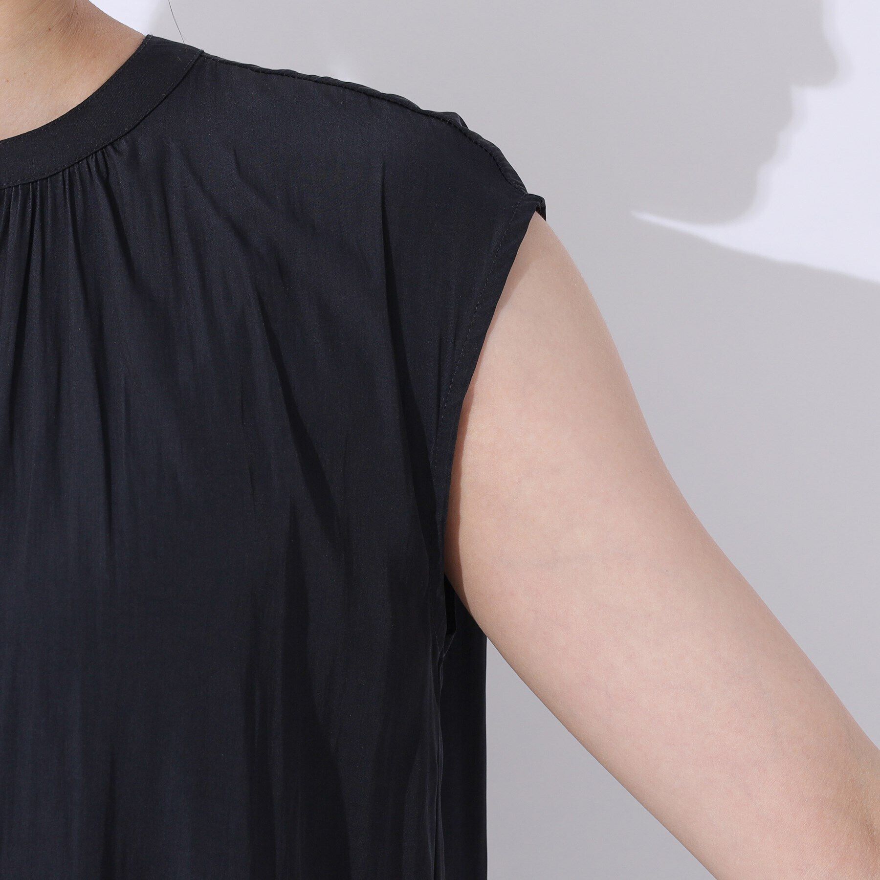 SHOO･LA･RUE「柔らかで上品な光沢感　バンドカラー ティアードワンピース」|ワンピース|