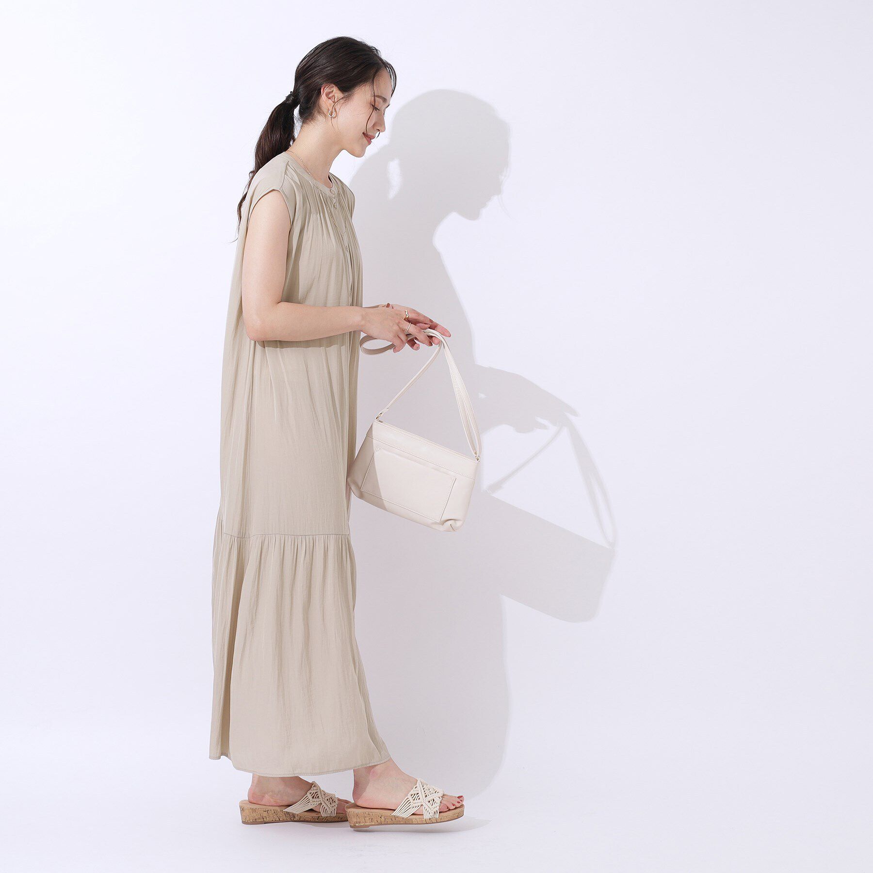 SHOO･LA･RUE「柔らかで上品な光沢感　バンドカラー ティアードワンピース」|ワンピース|