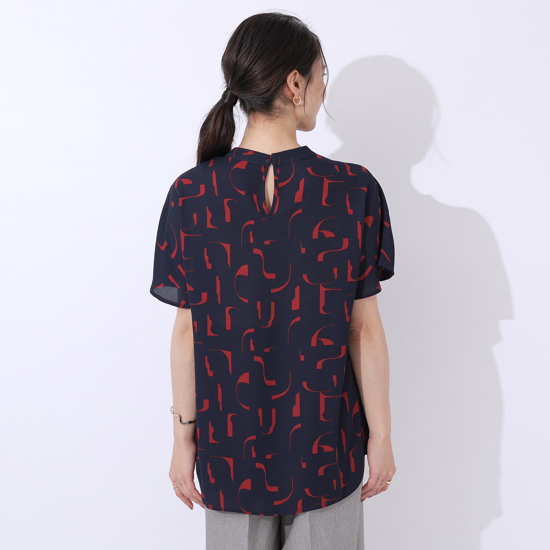 SHOO･LA･RUE「【洗える】周りと差がつく プリントハイネックブラウス」|シャツ・ブラウス|