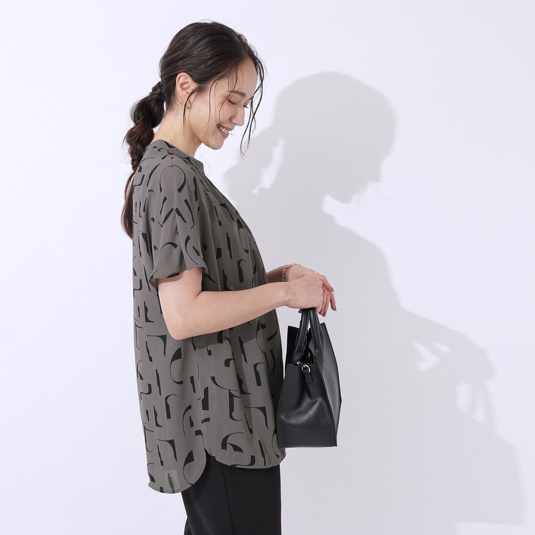 SHOO･LA･RUE「【洗える】周りと差がつく プリントハイネックブラウス」|シャツ・ブラウス|