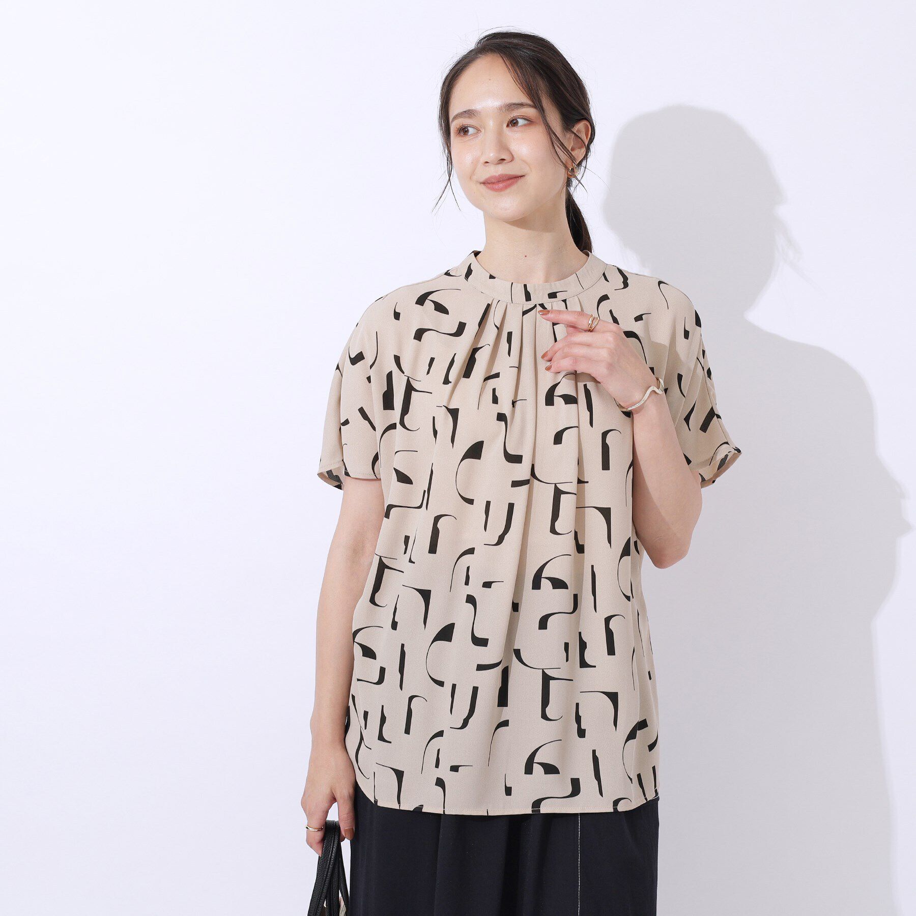 SHOO･LA･RUE「【洗える】周りと差がつく プリントハイネックブラウス」|シャツ・ブラウス|