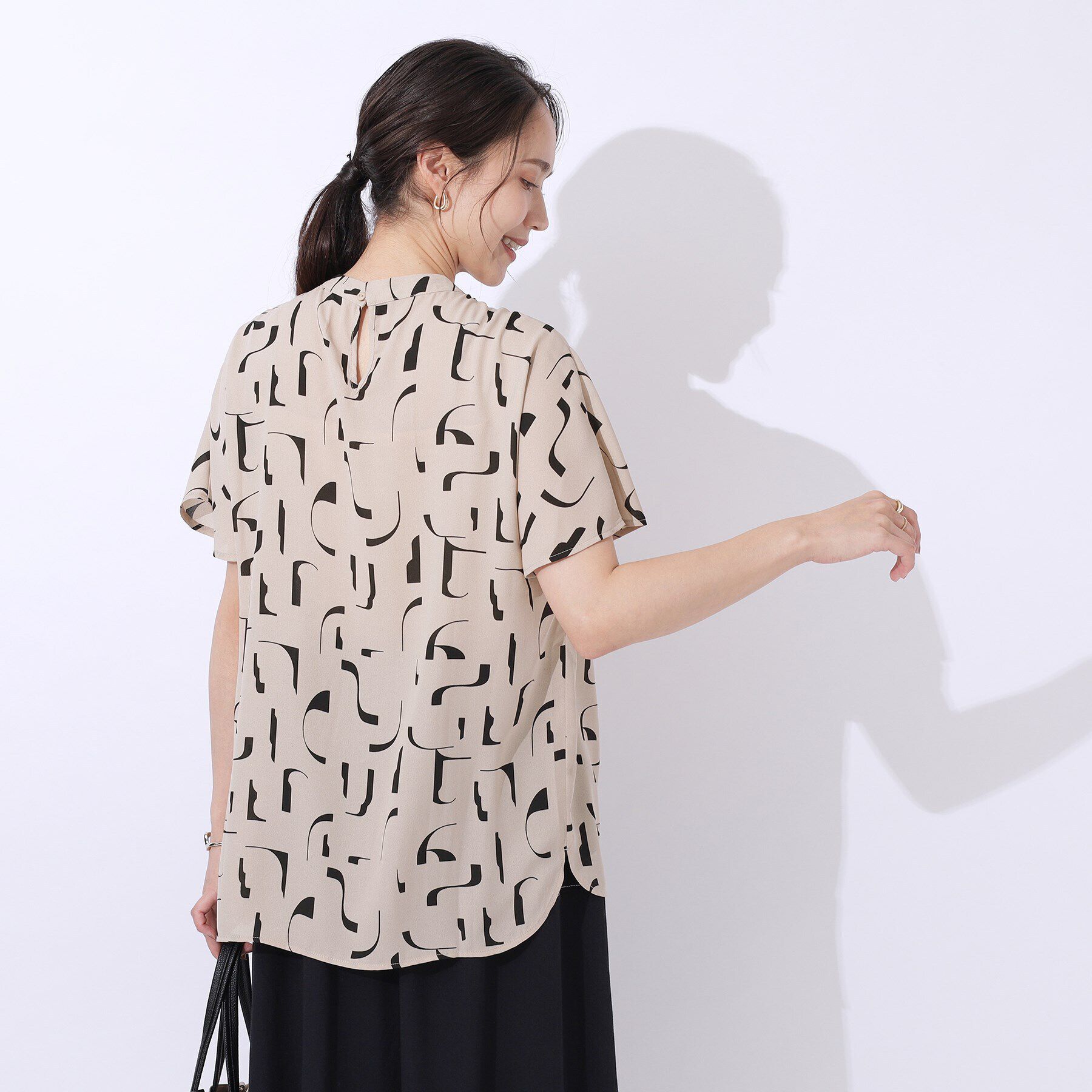 SHOO･LA･RUE「【洗える】周りと差がつく プリントハイネックブラウス」|シャツ・ブラウス|