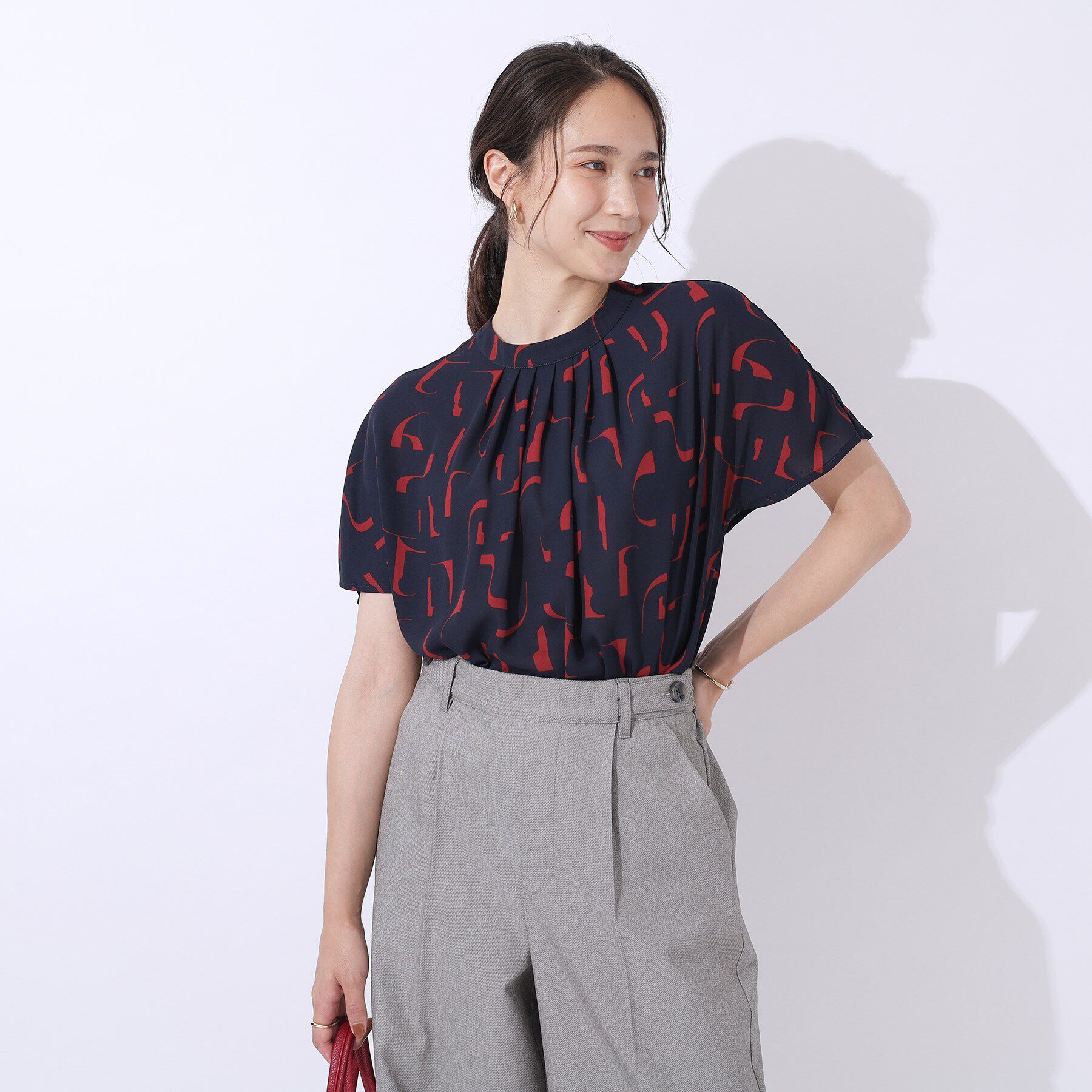 SHOO･LA･RUE「【洗える】周りと差がつく プリントハイネックブラウス」|シャツ・ブラウス|