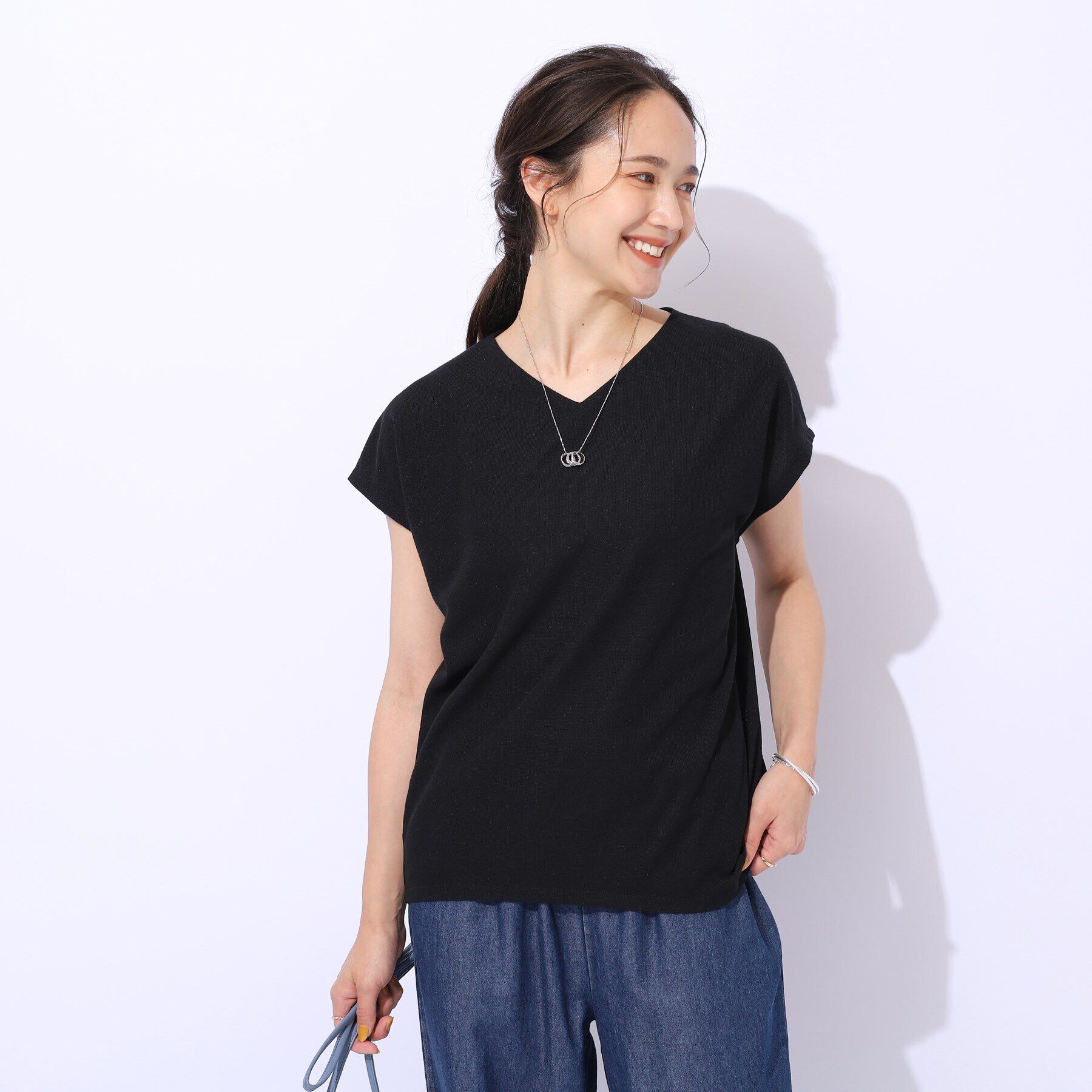 SHOO･LA･RUE「上品な女性らしさを演出　すっきり魅せるVネックトップス」|Tシャツ・カットソー|