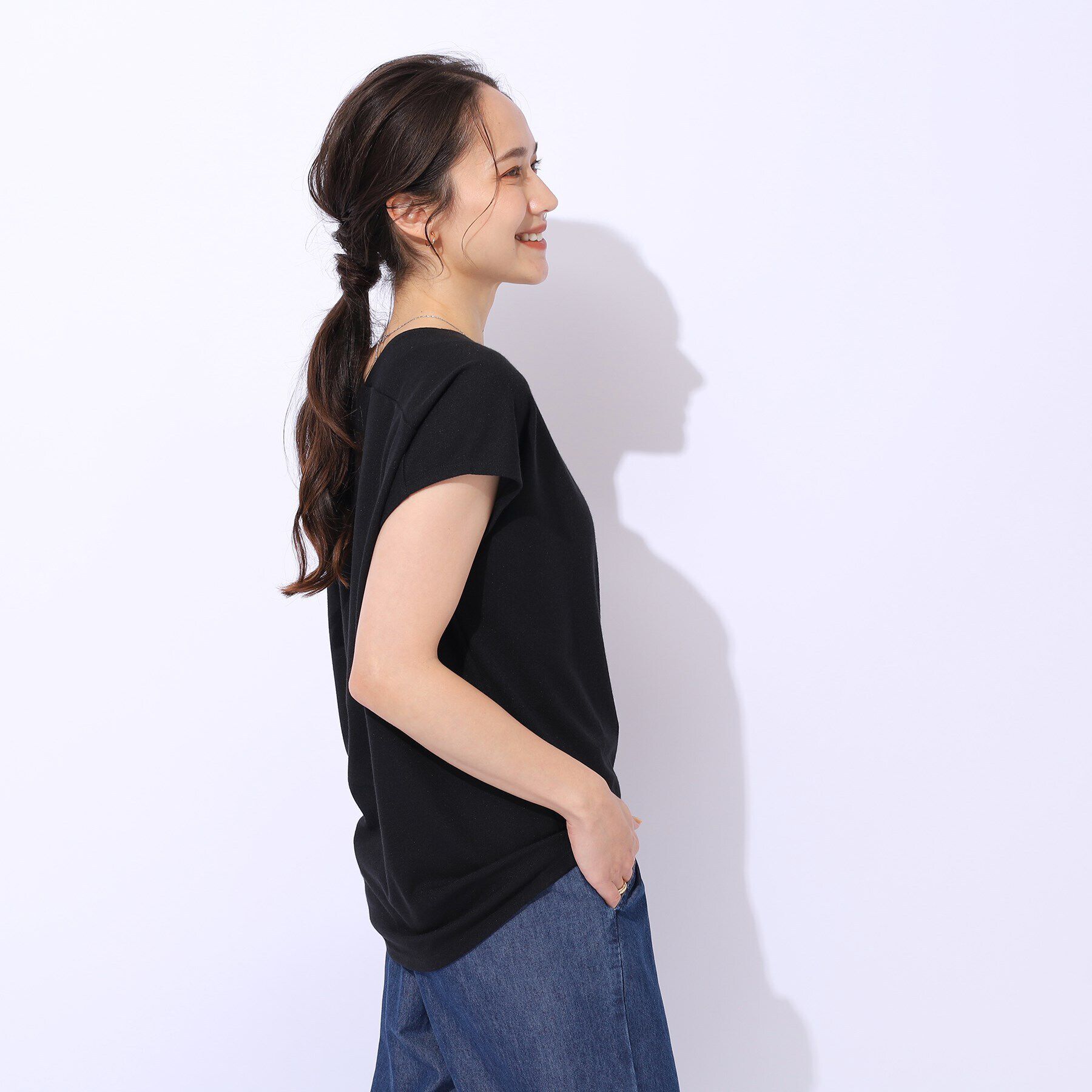 SHOO･LA･RUE「上品な女性らしさを演出　すっきり魅せるVネックトップス」|Tシャツ・カットソー|