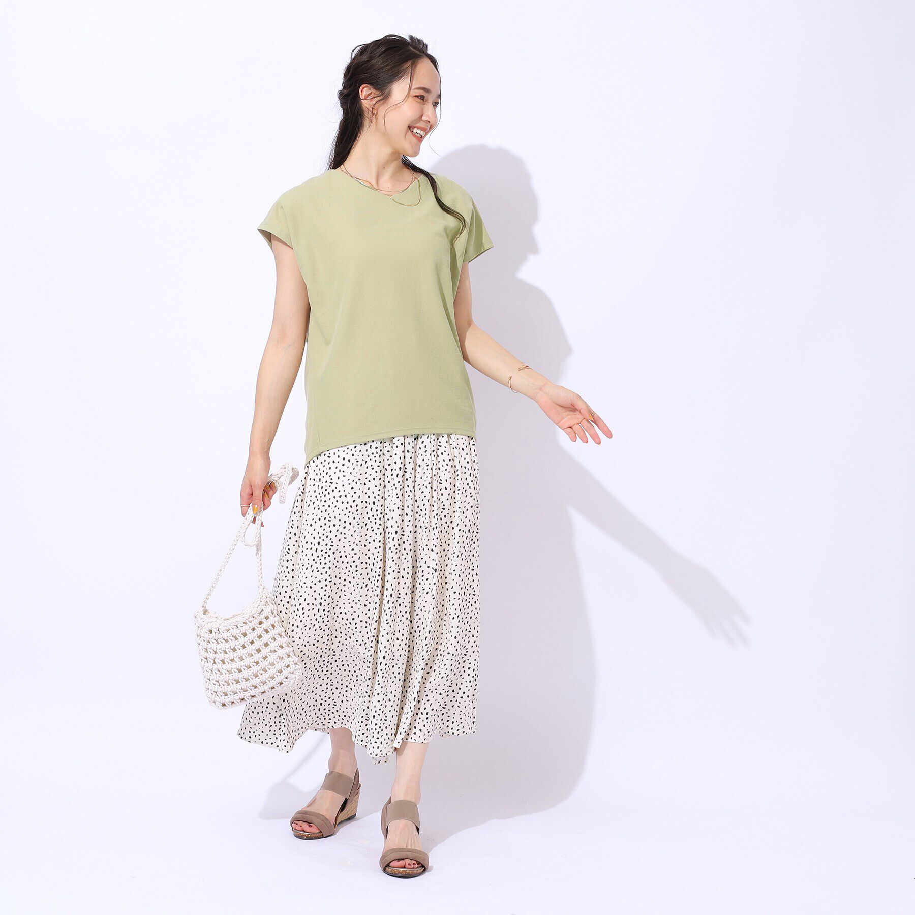 SHOO･LA･RUE「上品な女性らしさを演出　すっきり魅せるVネックトップス」|Tシャツ・カットソー|