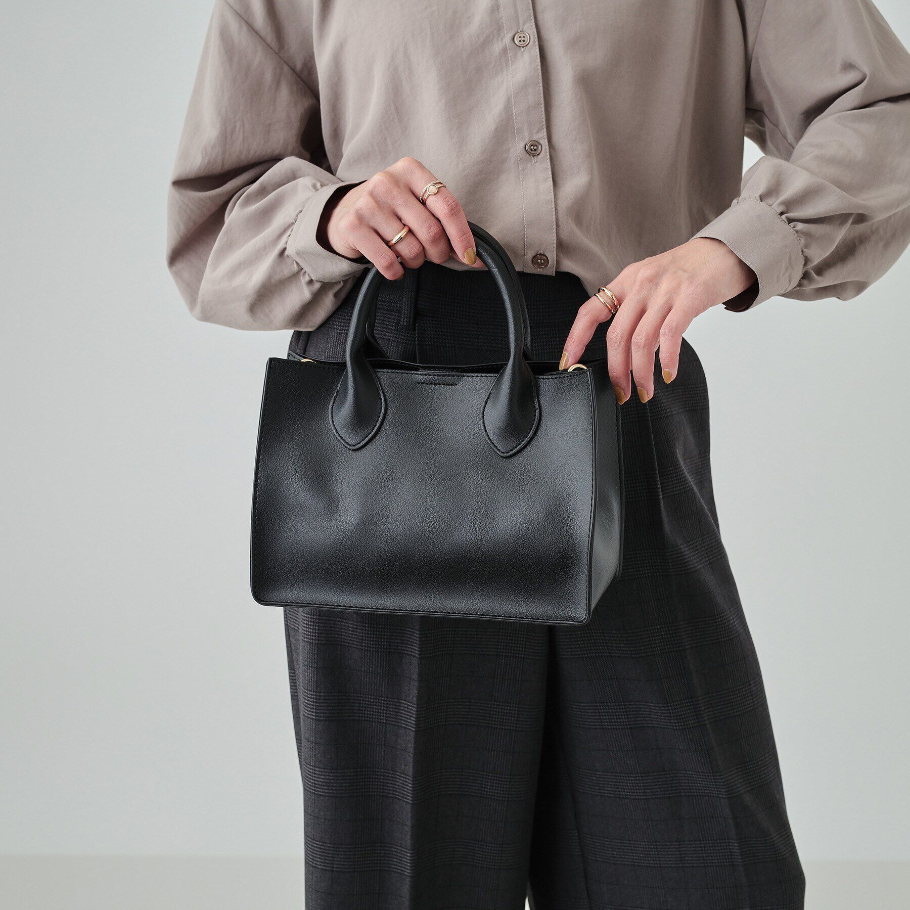 SHOO･LA･RUE「【2WAY】きれいめコーデに 一枚革風スクエアトートバッグ」|トートバッグ|