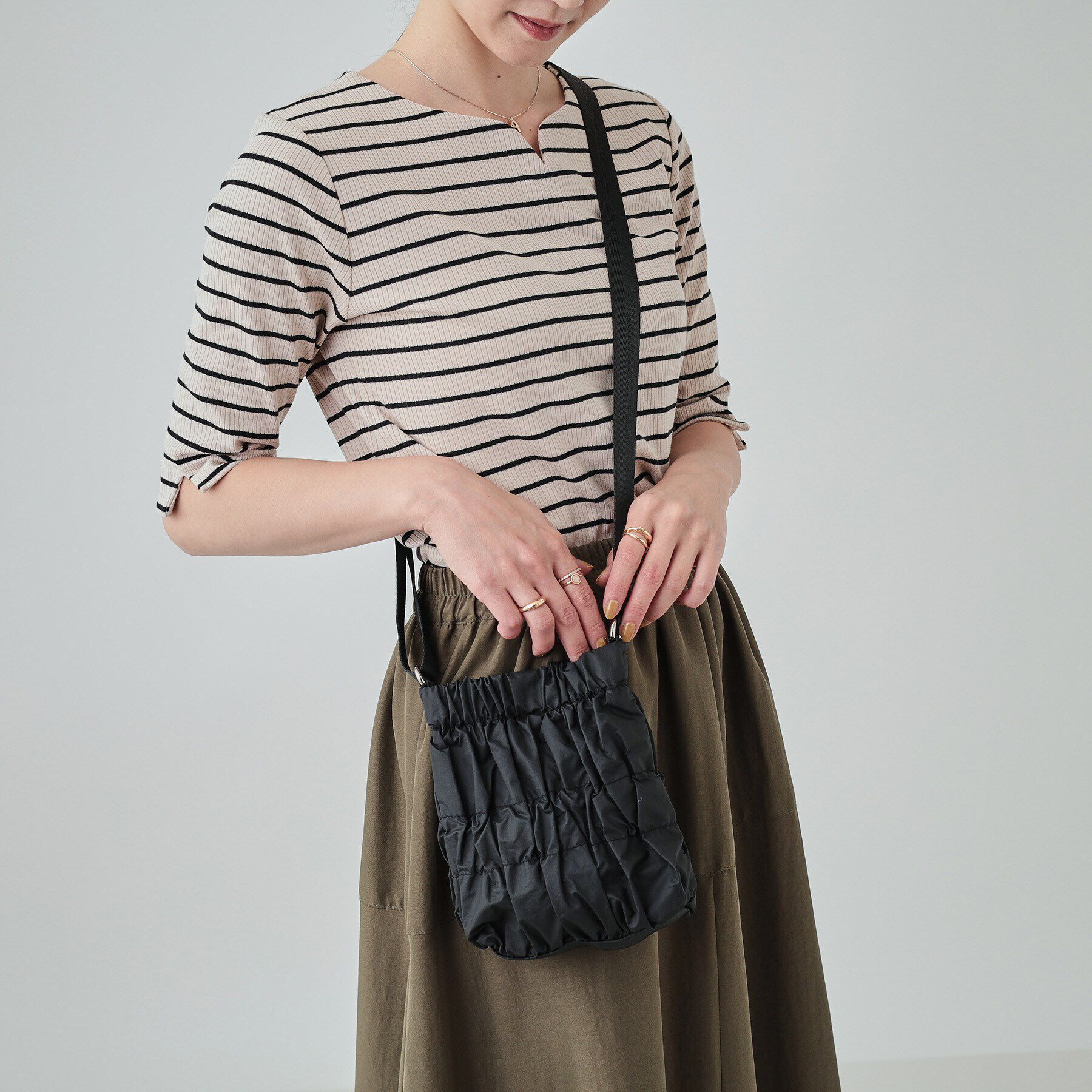 SHOO･LA･RUE「コーデのアクセントに ギャザーミニショルダーバッグ」|ショルダー・メッセンジャー|