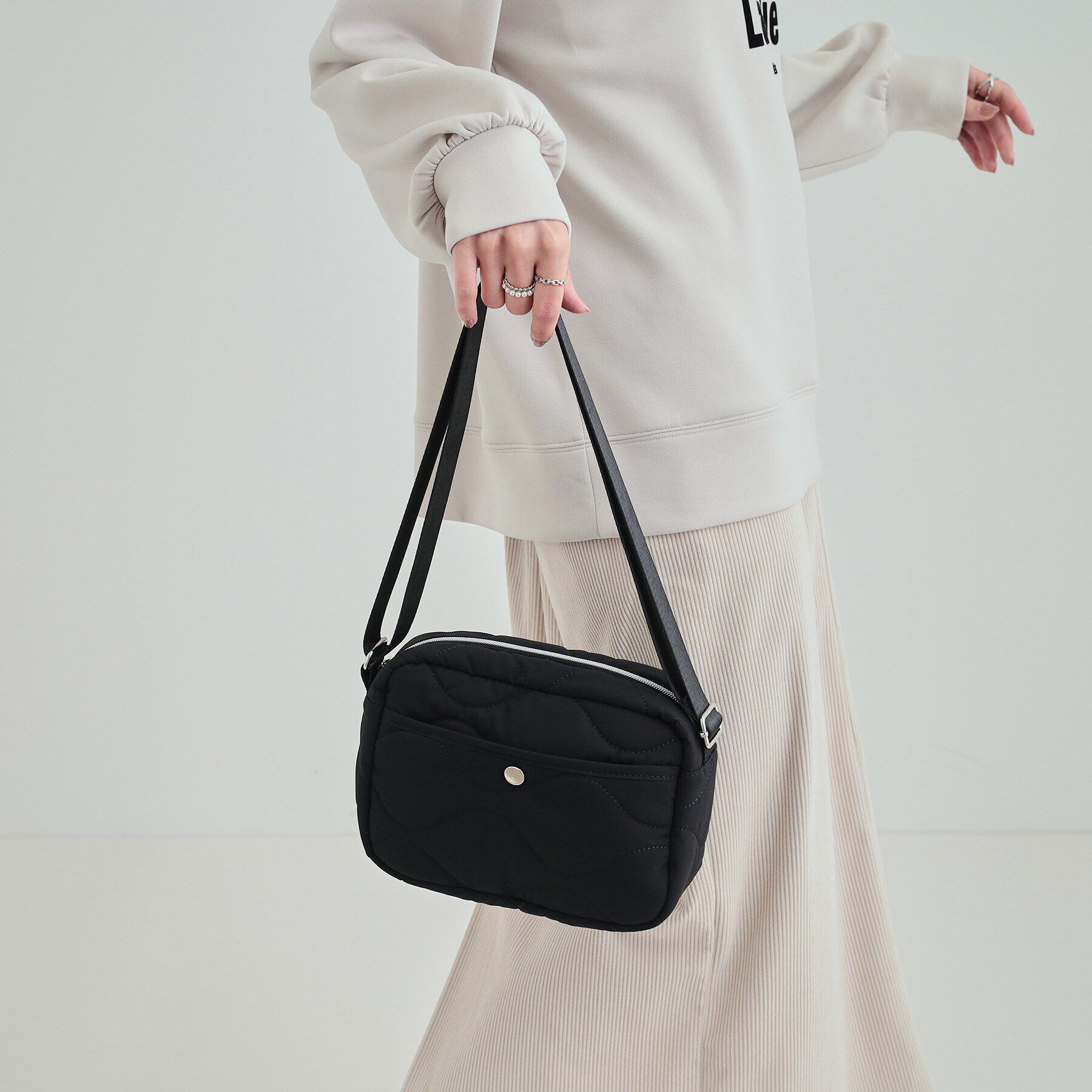 SHOO･LA･RUE「レジャーや旅行にも キルトスクエアショルダーバッグ」|ショルダー・メッセンジャー|