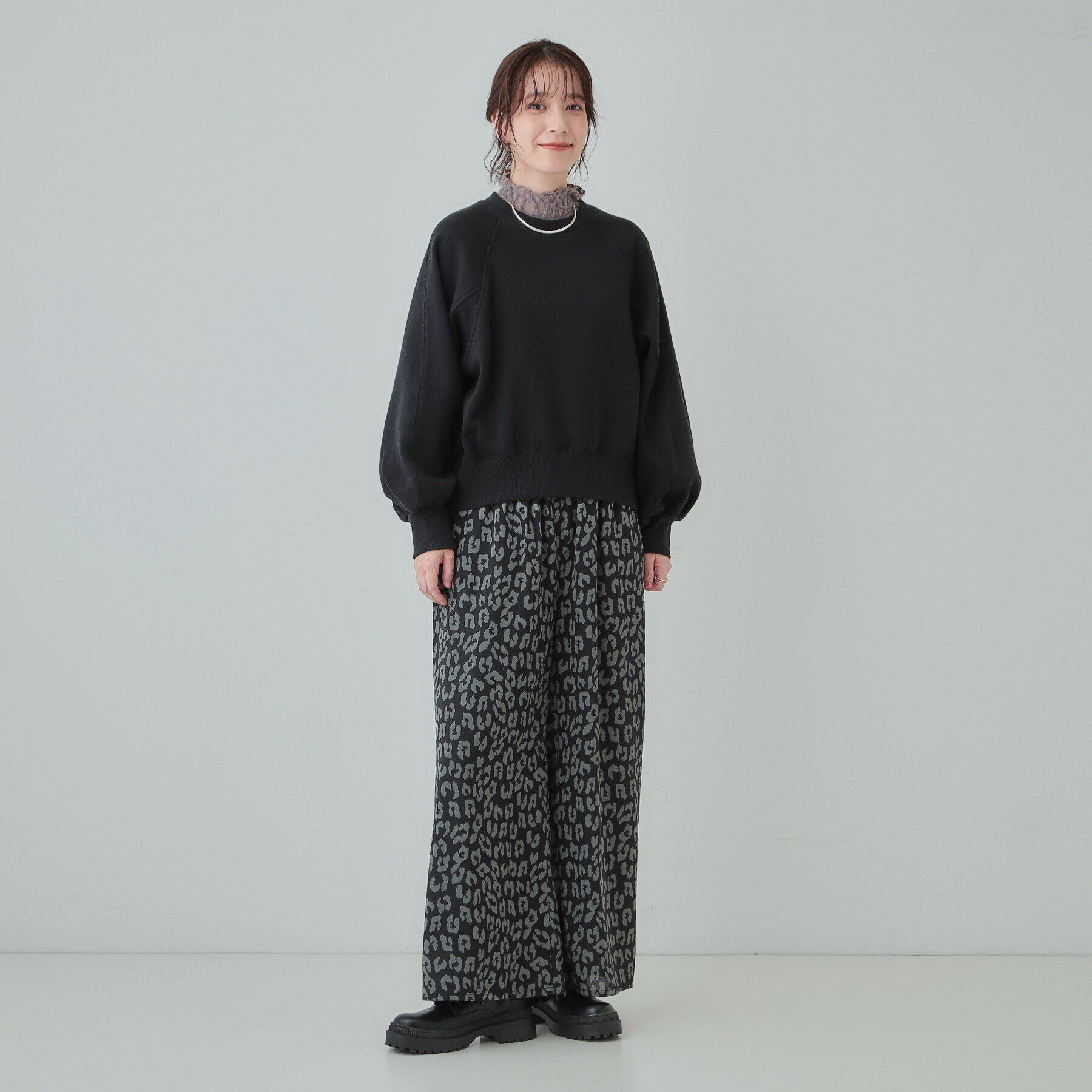 SHOO･LA･RUE「【S-LL/洗える】レイヤードコーデに ふわふわフェザー調ウェーブ柄インナー」|Tシャツ・カットソー|